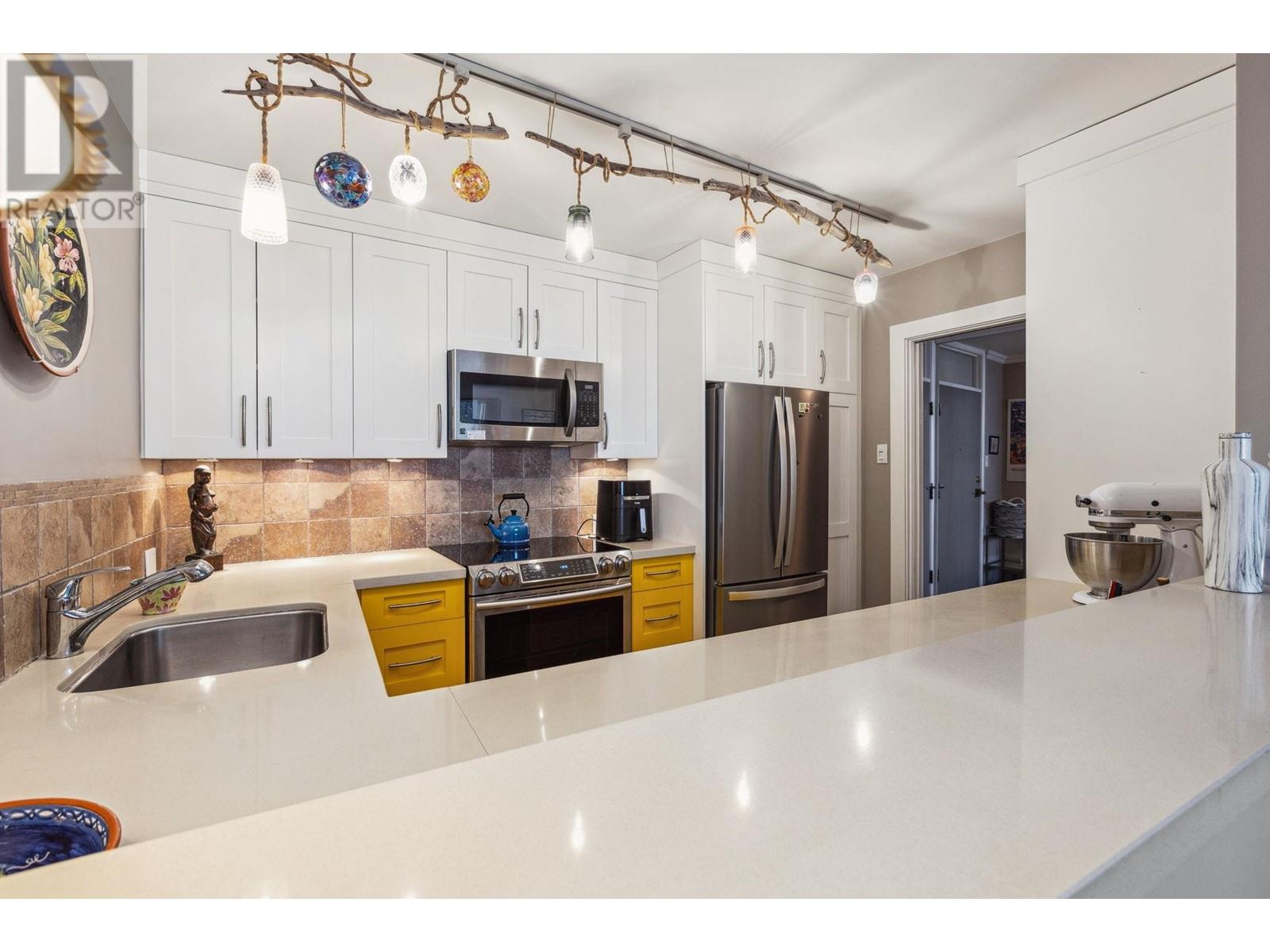 303 2135 Argyle Avenue, West Vancouver, British Columbia  V7V 1A5 - Photo 20 - R2954736