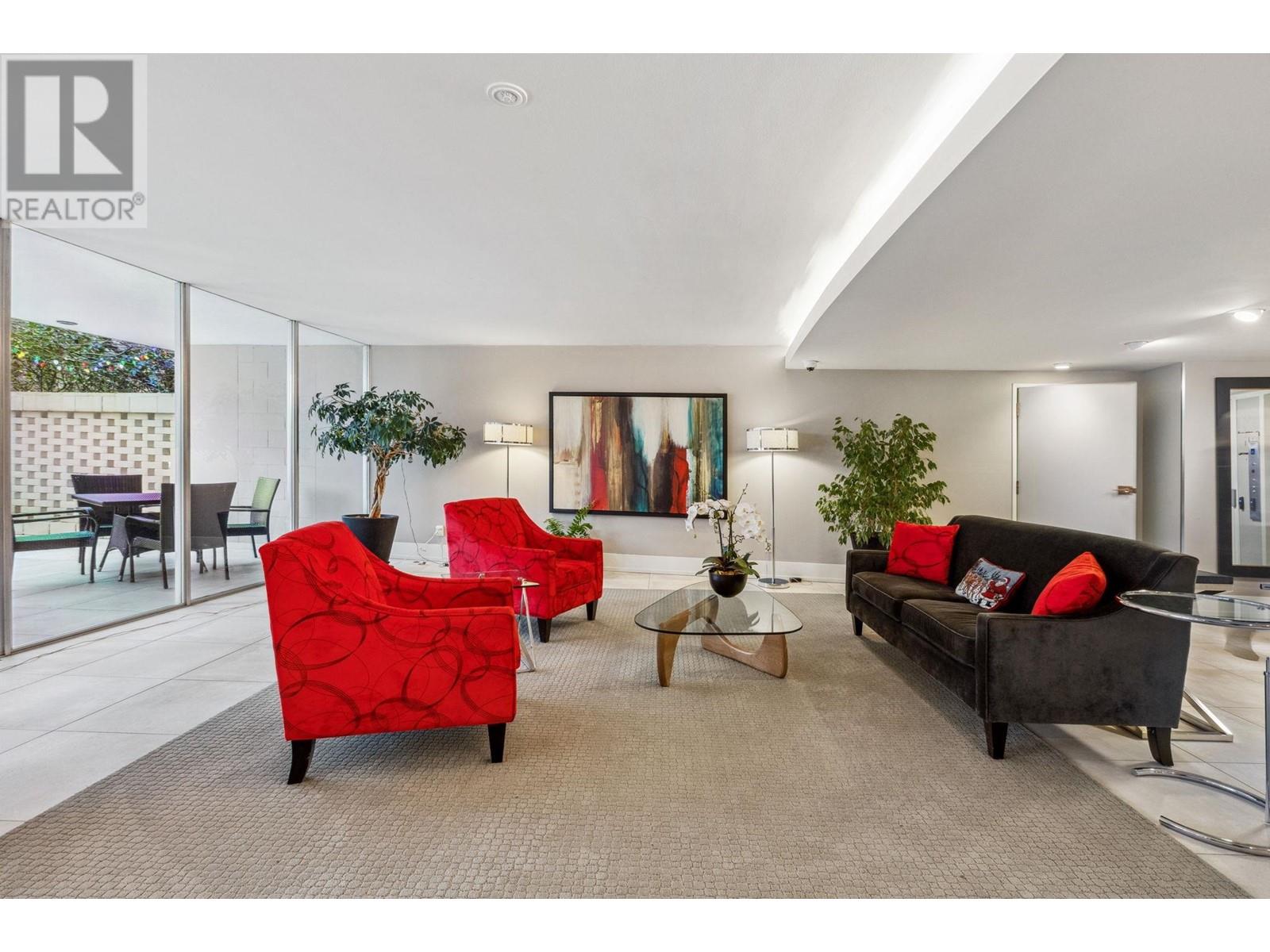 303 2135 Argyle Avenue, West Vancouver, British Columbia  V7V 1A5 - Photo 3 - R2954736