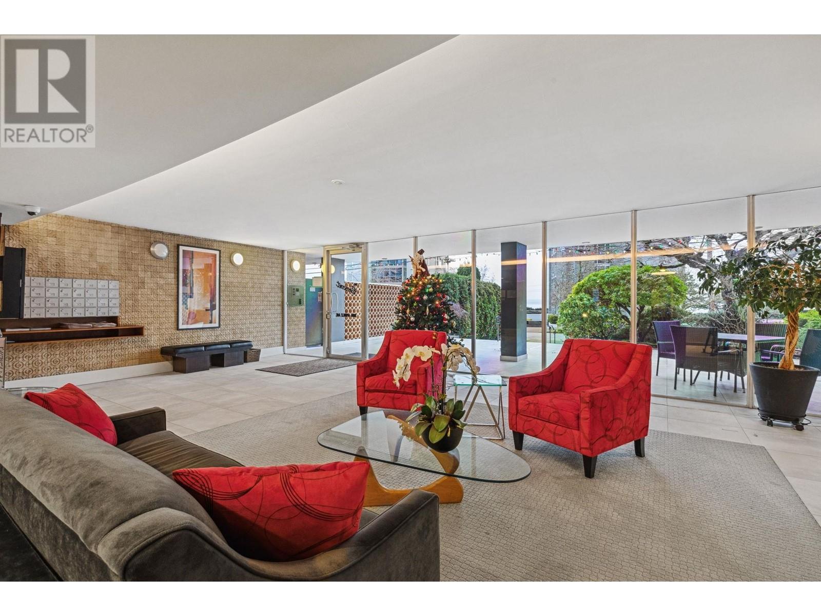 303 2135 Argyle Avenue, West Vancouver, British Columbia  V7V 1A5 - Photo 4 - R2954736