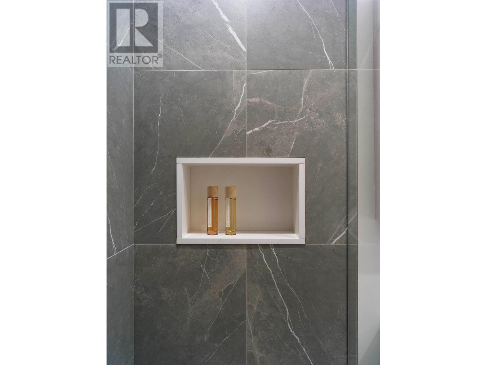 Listing Picture 16 of 24 : 405 3264 VANNESS AVENUE, Vancouver / 溫哥華 - 魯藝地產 Yvonne Lu Group - MLS Medallion Club Member