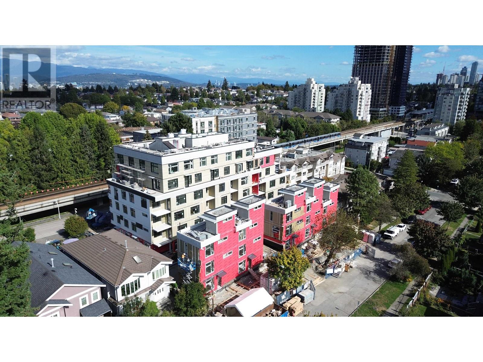 Listing Picture 4 of 24 : 405 3264 VANNESS AVENUE, Vancouver / 溫哥華 - 魯藝地產 Yvonne Lu Group - MLS Medallion Club Member