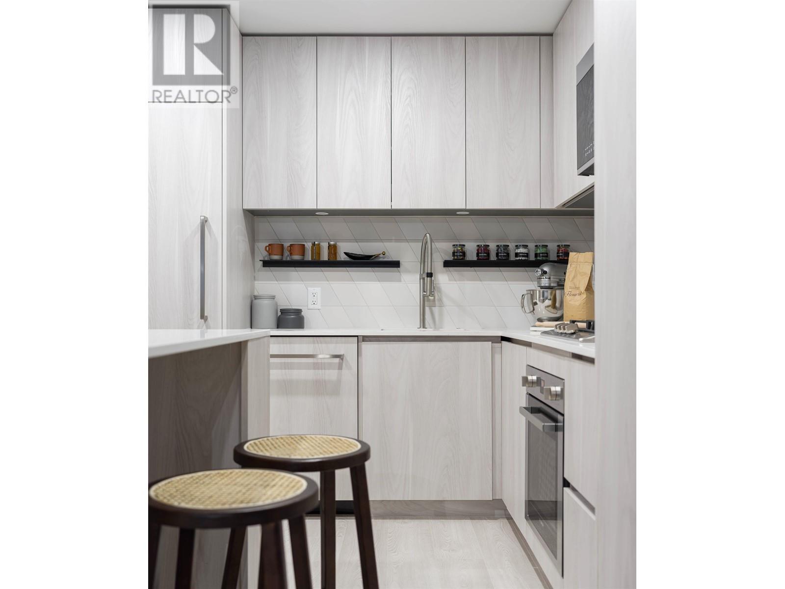 Listing Picture 11 of 30 : 403 3264 VANNESS AVENUE, Vancouver / 溫哥華 - 魯藝地產 Yvonne Lu Group - MLS Medallion Club Member