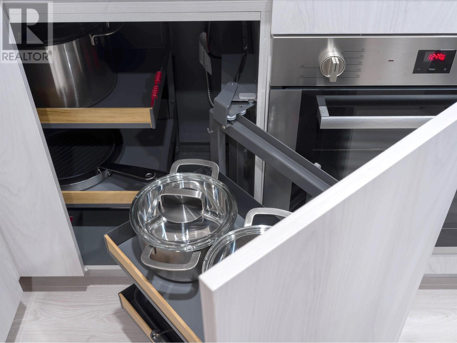 Listing Picture 13 of 30 : 403 3264 VANNESS AVENUE, Vancouver / 溫哥華 - 魯藝地產 Yvonne Lu Group - MLS Medallion Club Member