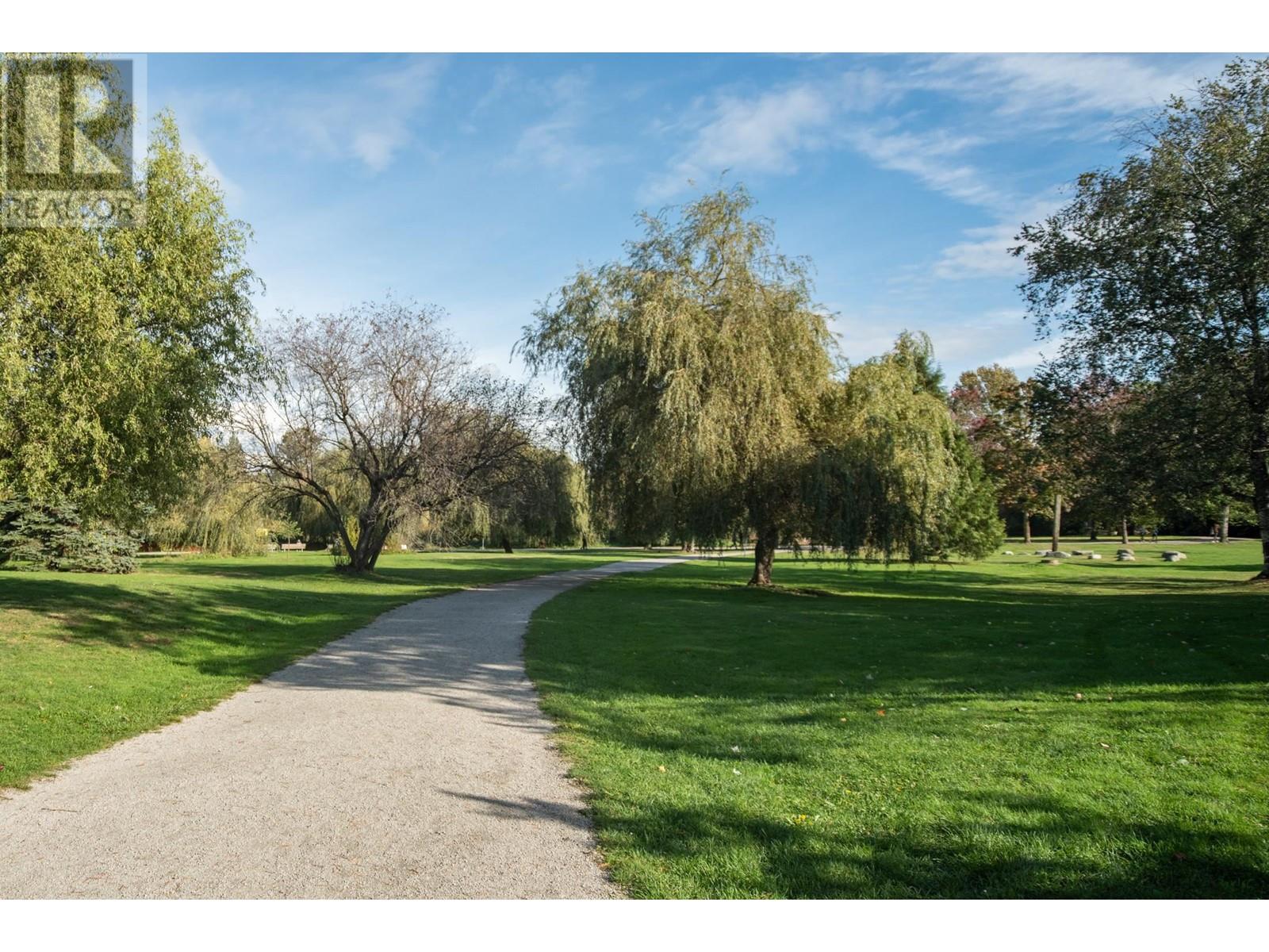 Listing Picture 22 of 30 : 403 3264 VANNESS AVENUE, Vancouver / 溫哥華 - 魯藝地產 Yvonne Lu Group - MLS Medallion Club Member