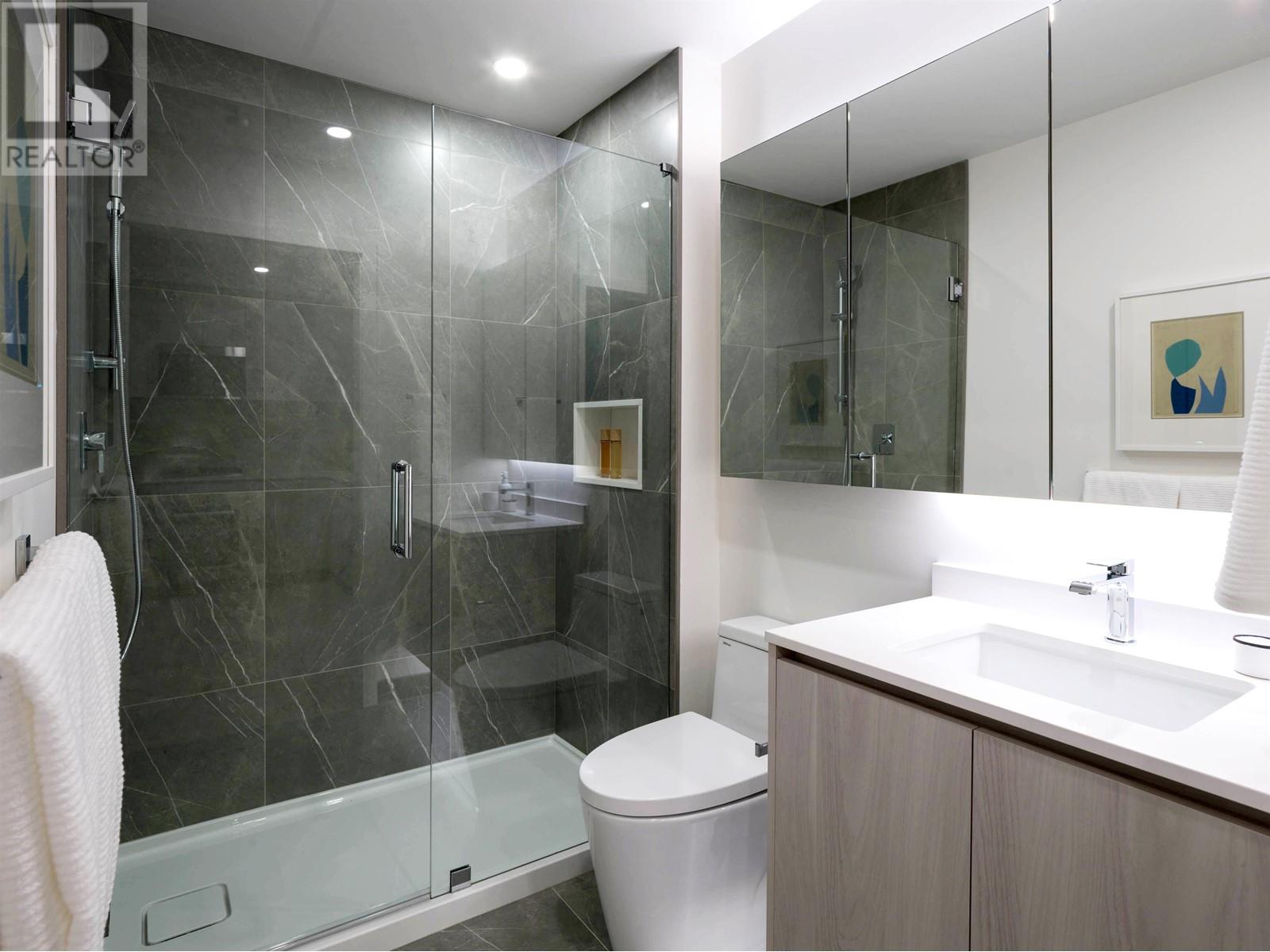 Listing Picture 5 of 30 : 403 3264 VANNESS AVENUE, Vancouver / 溫哥華 - 魯藝地產 Yvonne Lu Group - MLS Medallion Club Member