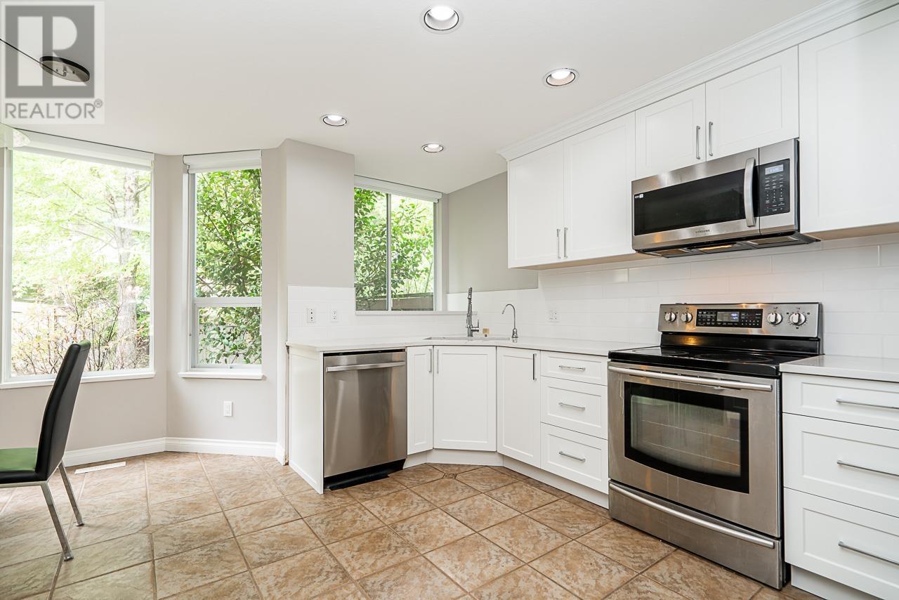 10 2990 Panorama Drive, Coquitlam, British Columbia  V3E 2W5 - Photo 4 - R2954488