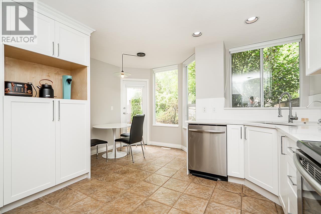 10 2990 Panorama Drive, Coquitlam, British Columbia  V3E 2W5 - Photo 6 - R2954488