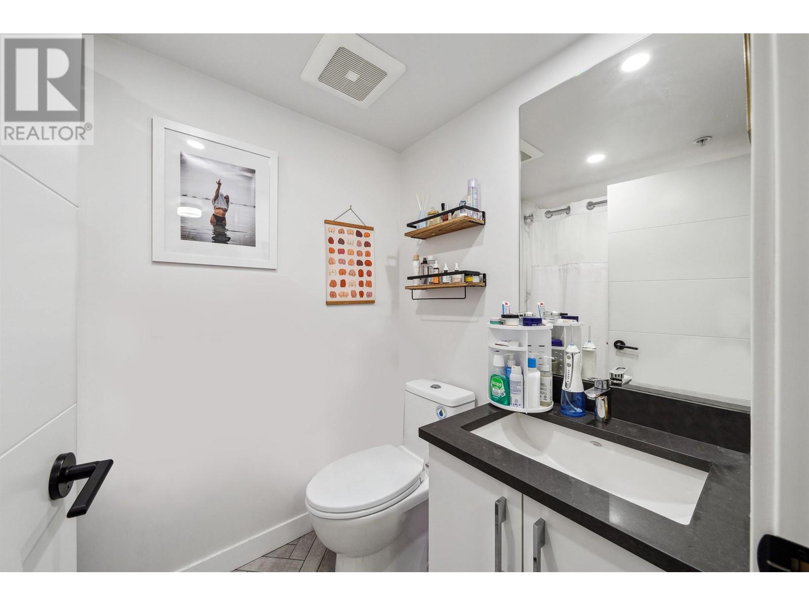 Listing Picture 16 of 24 : 202 2508 FRASER STREET, Vancouver / 溫哥華 - 魯藝地產 Yvonne Lu Group - MLS Medallion Club Member