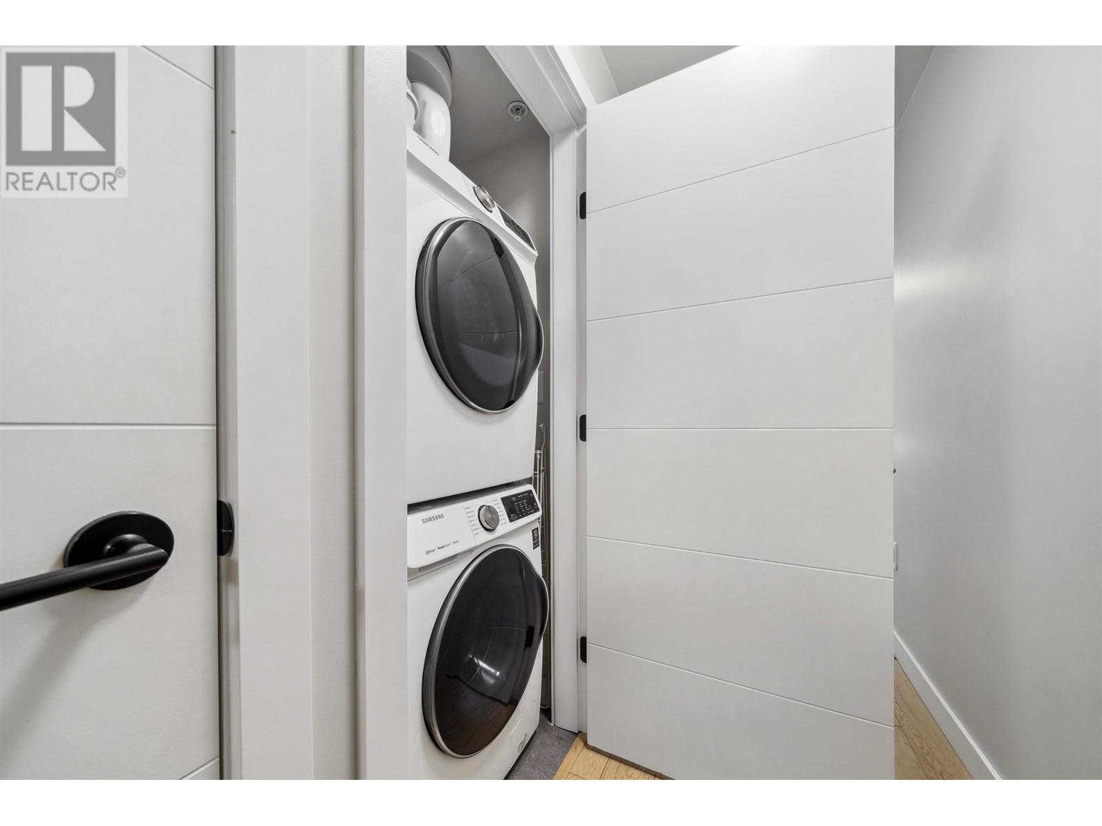 Listing Picture 17 of 24 : 202 2508 FRASER STREET, Vancouver / 溫哥華 - 魯藝地產 Yvonne Lu Group - MLS Medallion Club Member