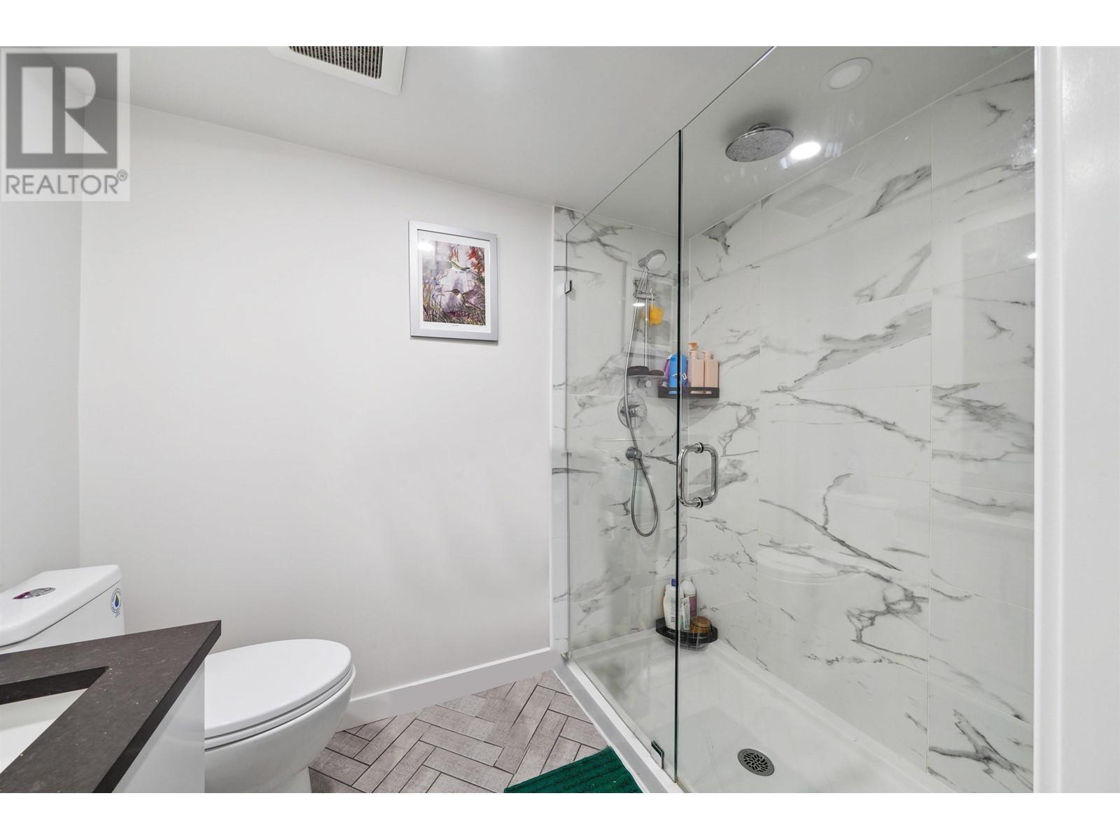 Listing Picture 18 of 24 : 202 2508 FRASER STREET, Vancouver / 溫哥華 - 魯藝地產 Yvonne Lu Group - MLS Medallion Club Member