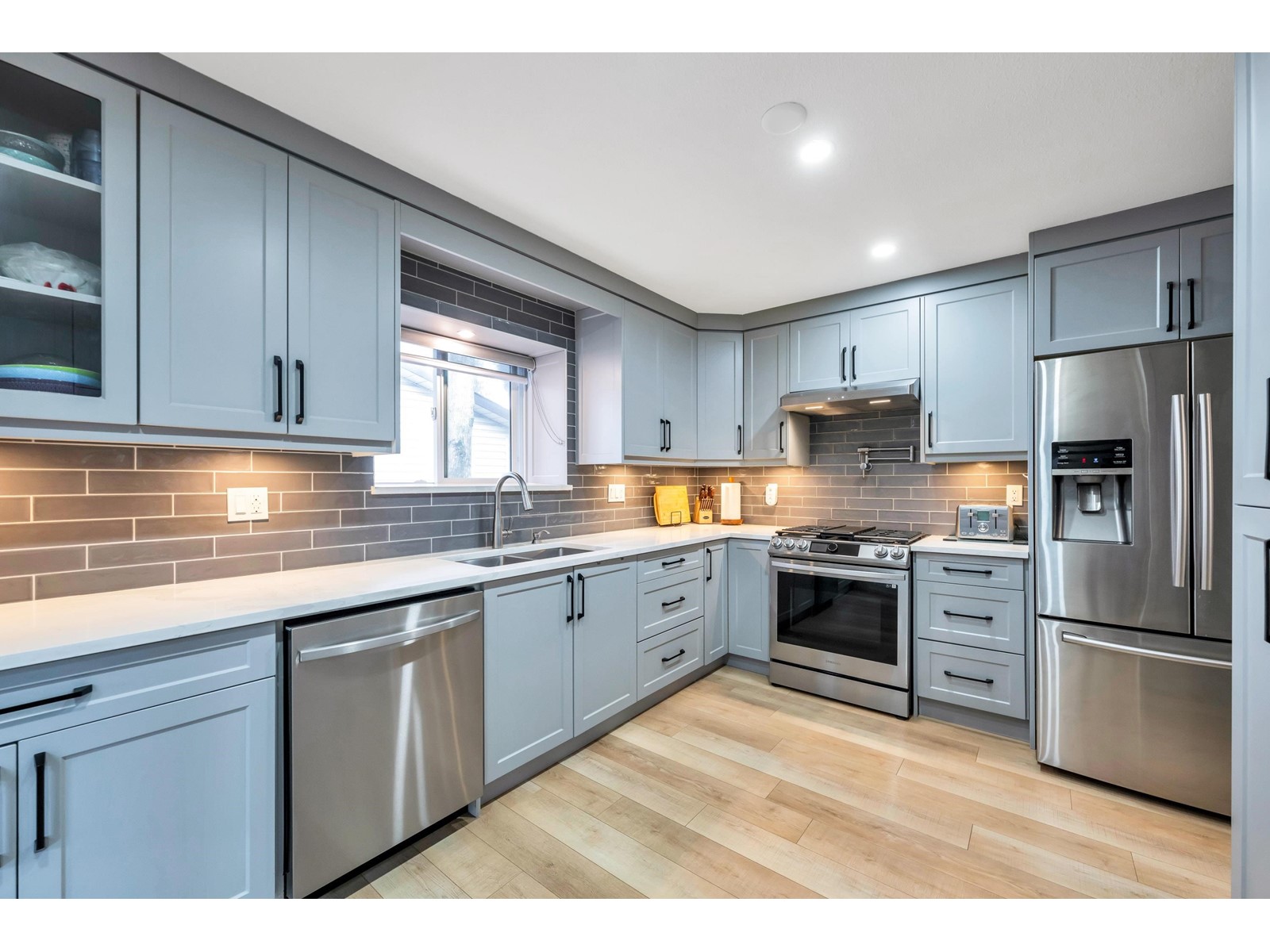 32942 Banff Place, Abbotsford, British Columbia  V2S 7B1 - Photo 9 - R2952564