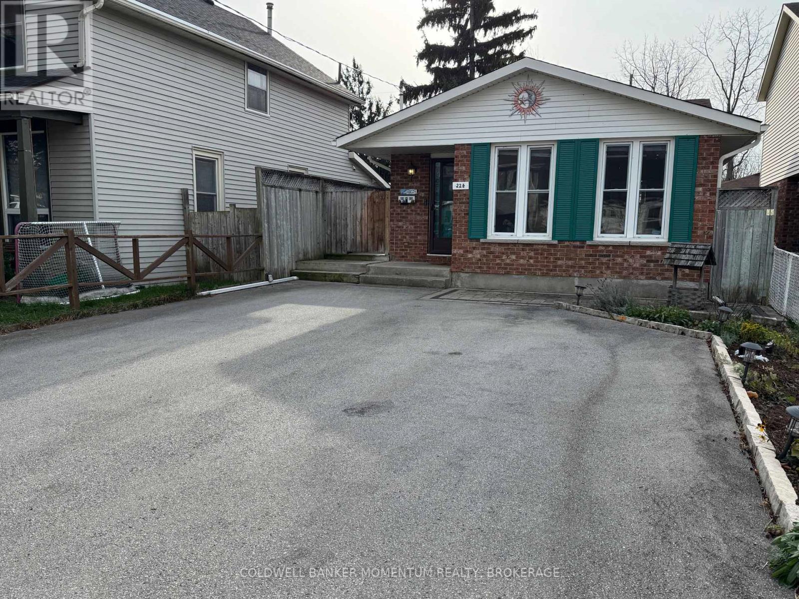 22 1/2 Durham Drive, St. Catharines, Ontario  L2M 1B9 - Photo 1 - X11917023