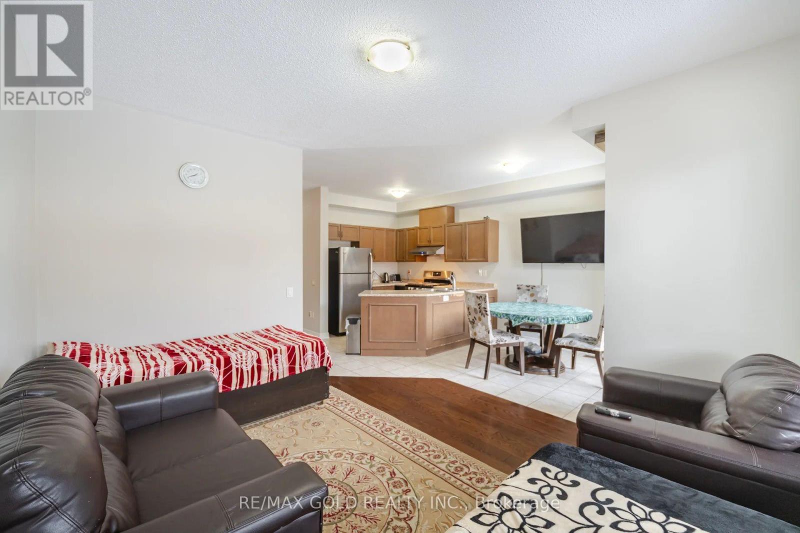 35 Kawana Road, Brampton, Ontario  L6Y 0W2 - Photo 8 - W11917031