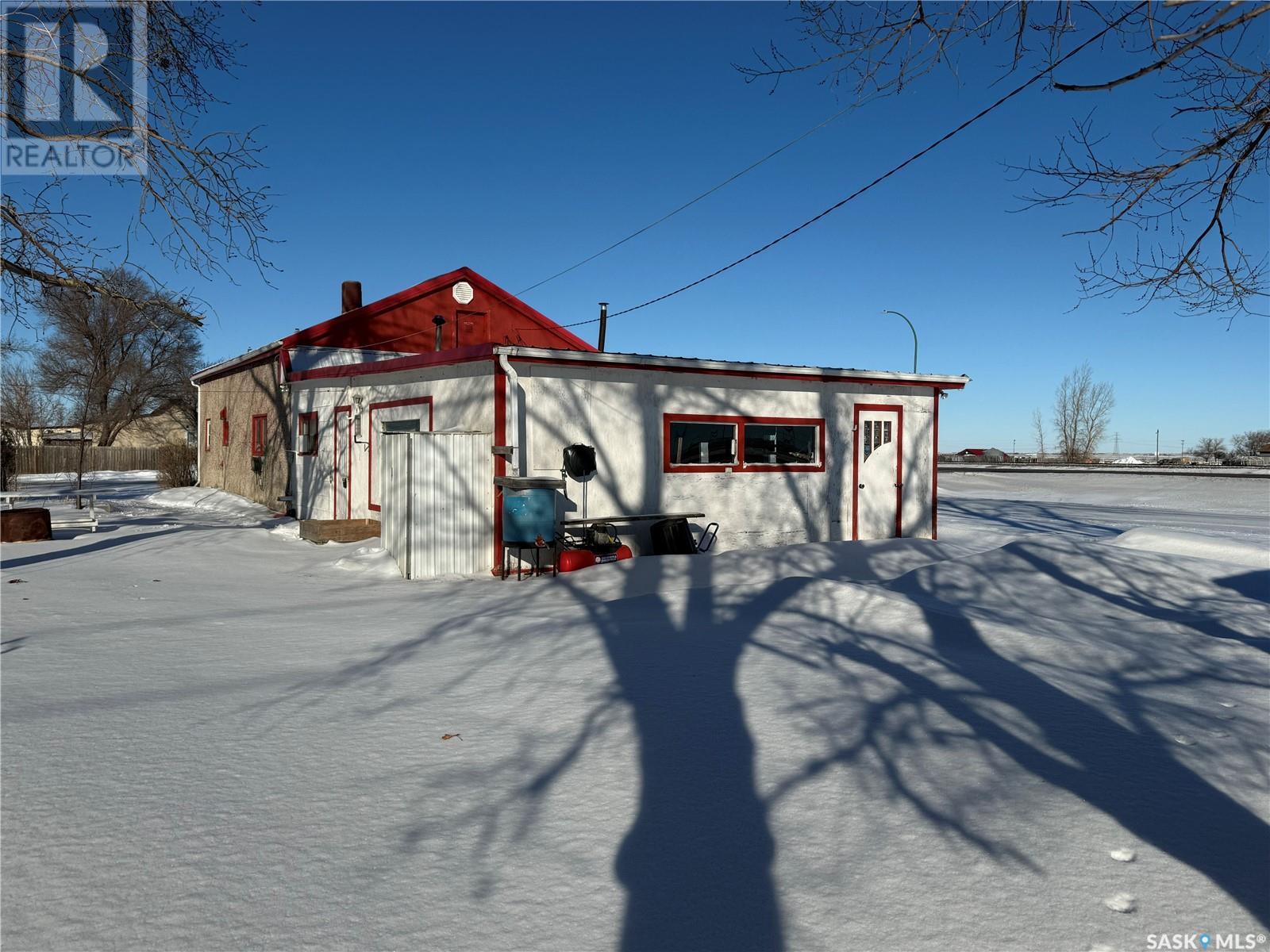 1150 Souris Street, Halbrite, Saskatchewan  S0C 1H0 - Photo 3 - SK992591