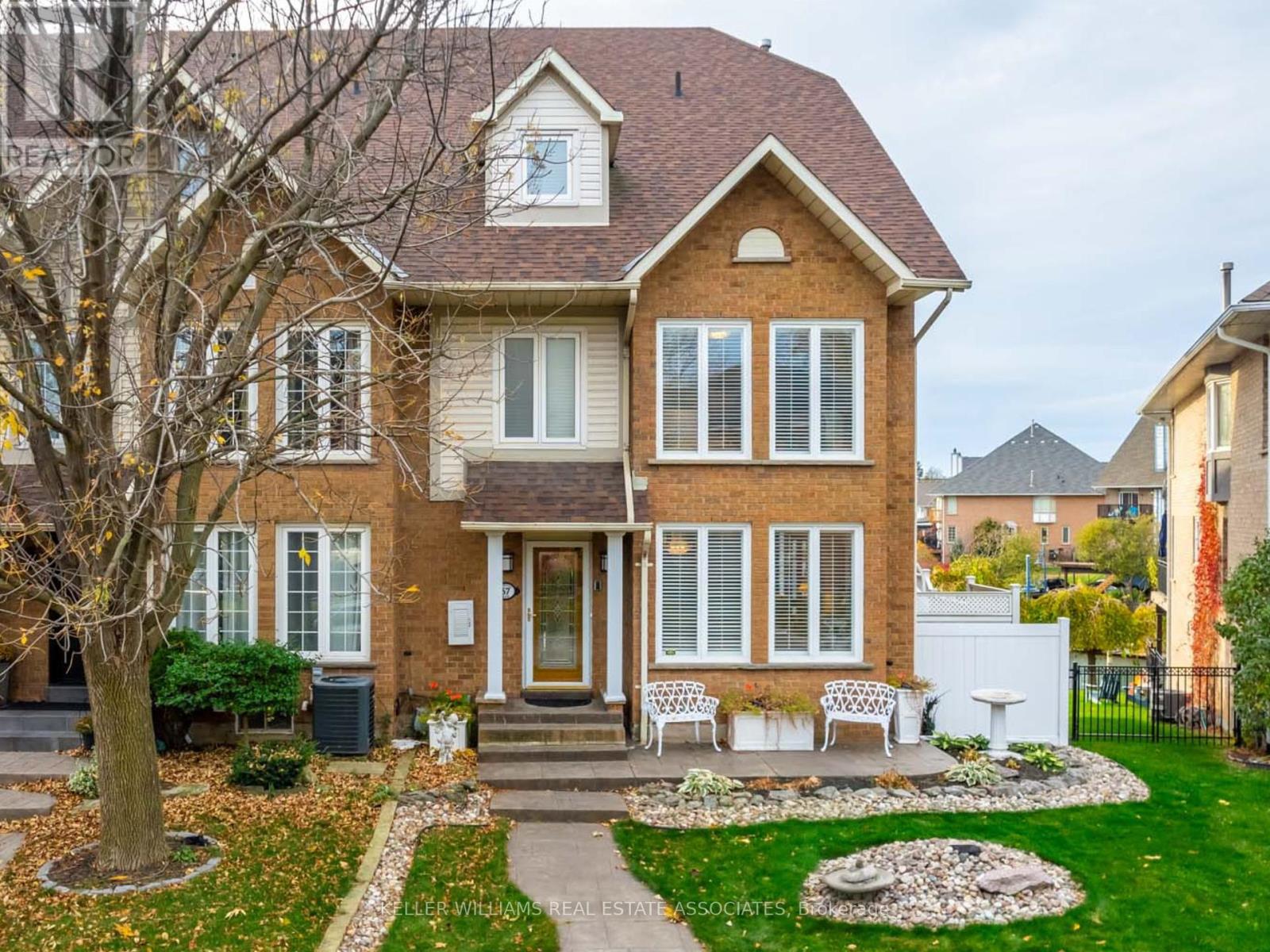 67 SUNVALE PLACE, Hamilton, Ontario