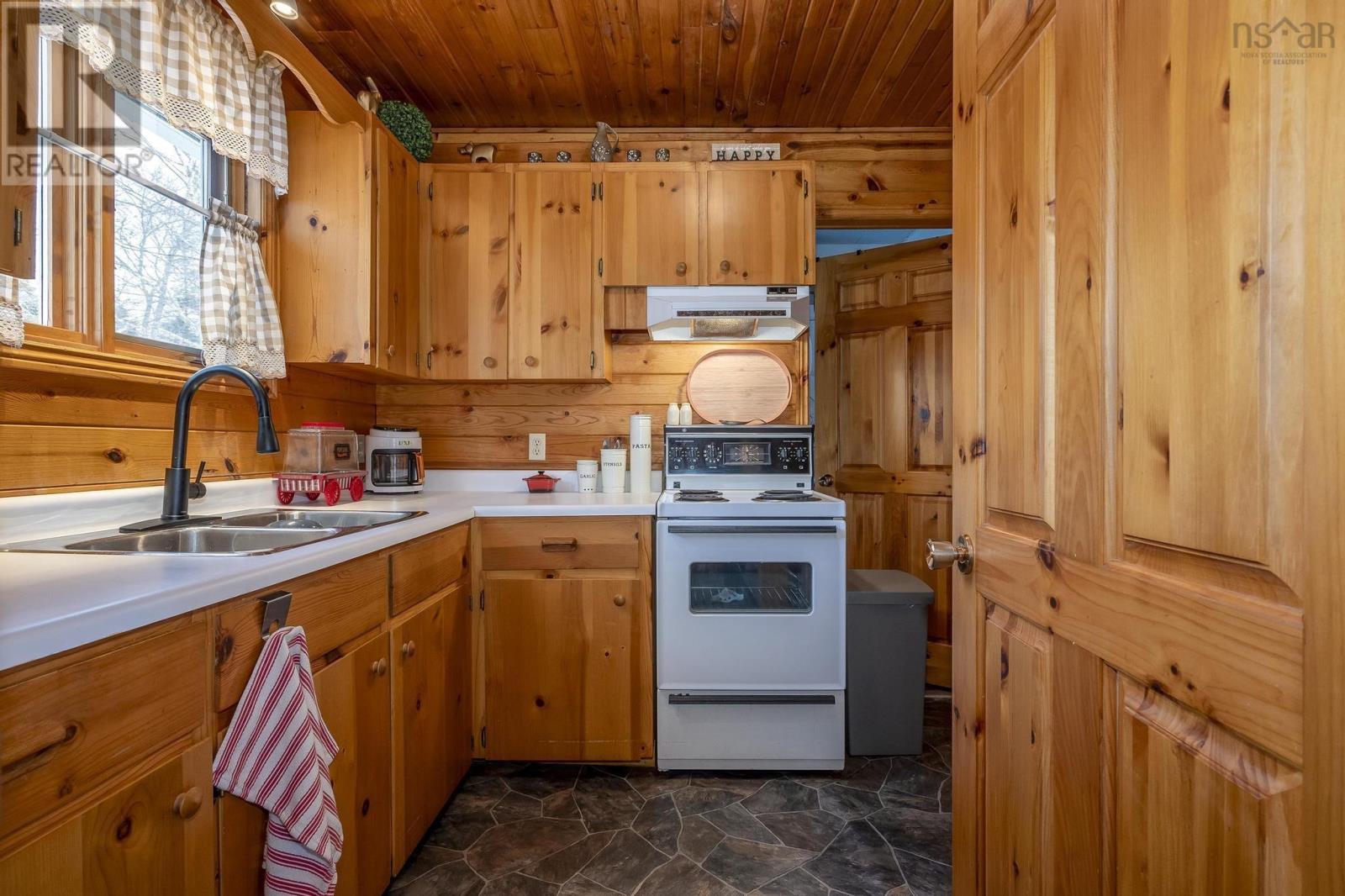 57 Somerset Drive, Sable River, Nova Scotia  B0T 1V0 - Photo 8 - 202500601