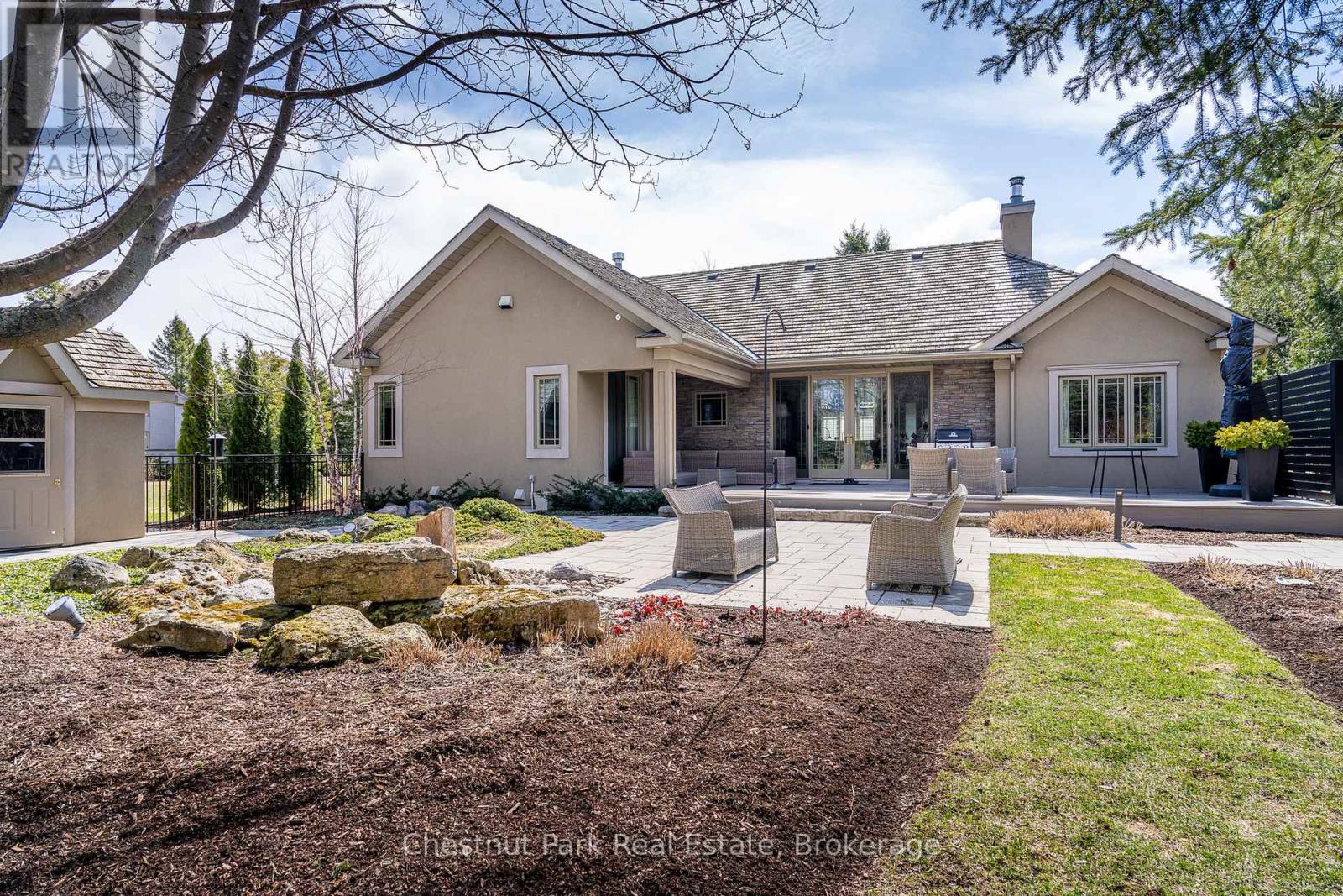 Property at 135 AUGUSTA CRESCENT image 4