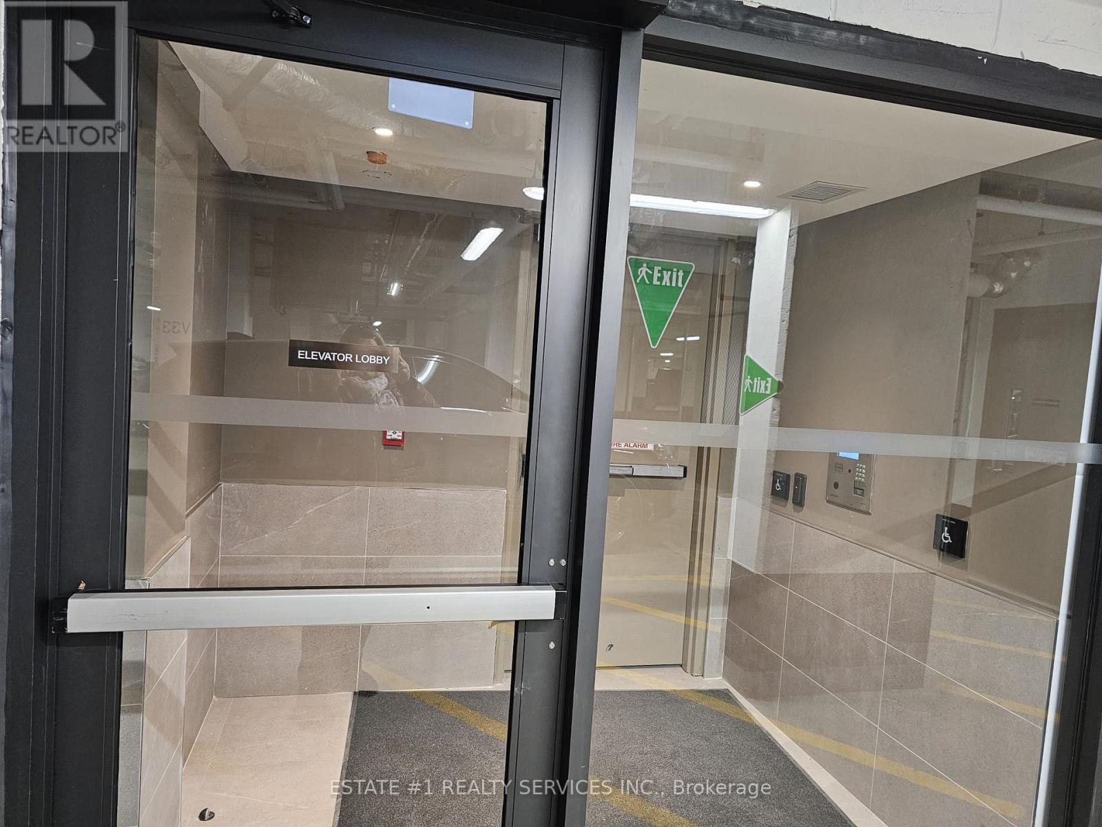 1410 - 204 Burnhamthorpe Road E, Mississauga, Ontario  L5A 0B3 - Photo 2 - W11917247