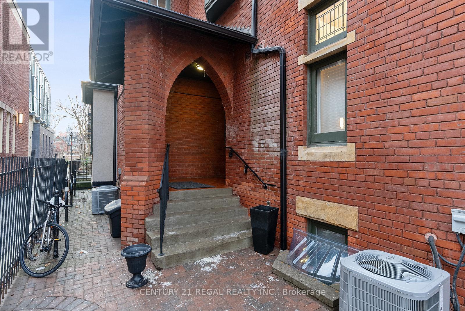 3 - 228 St George Street E, Toronto, Ontario  M5R 2N5 - Photo 2 - C11917512