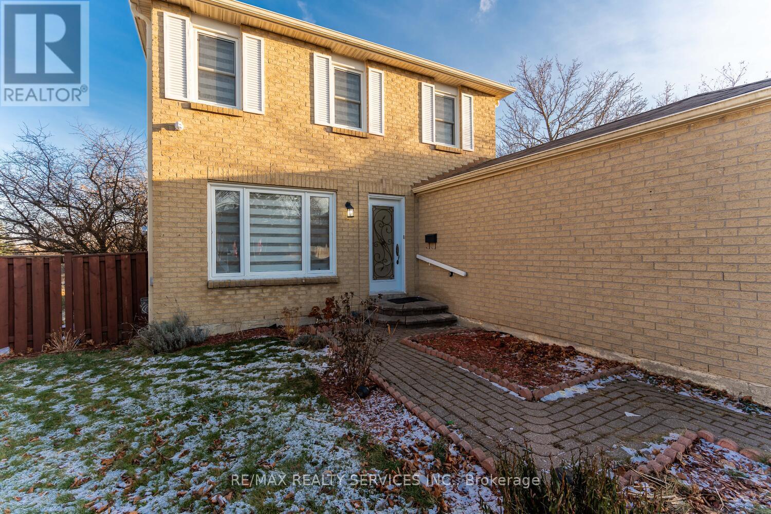 36 Norma Crescent, Brampton, Ontario  L6S 4H2 - Photo 4 - W11917514