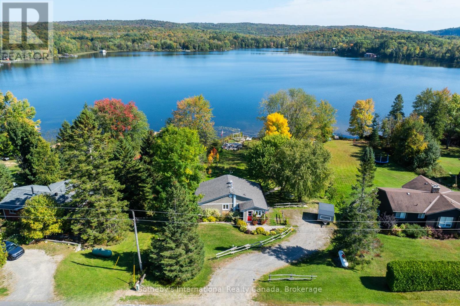 1111 Maplehurst Drive, Lake Of Bays (Franklin), Ontario  P1H 2J6 - Photo 4 - X11917578