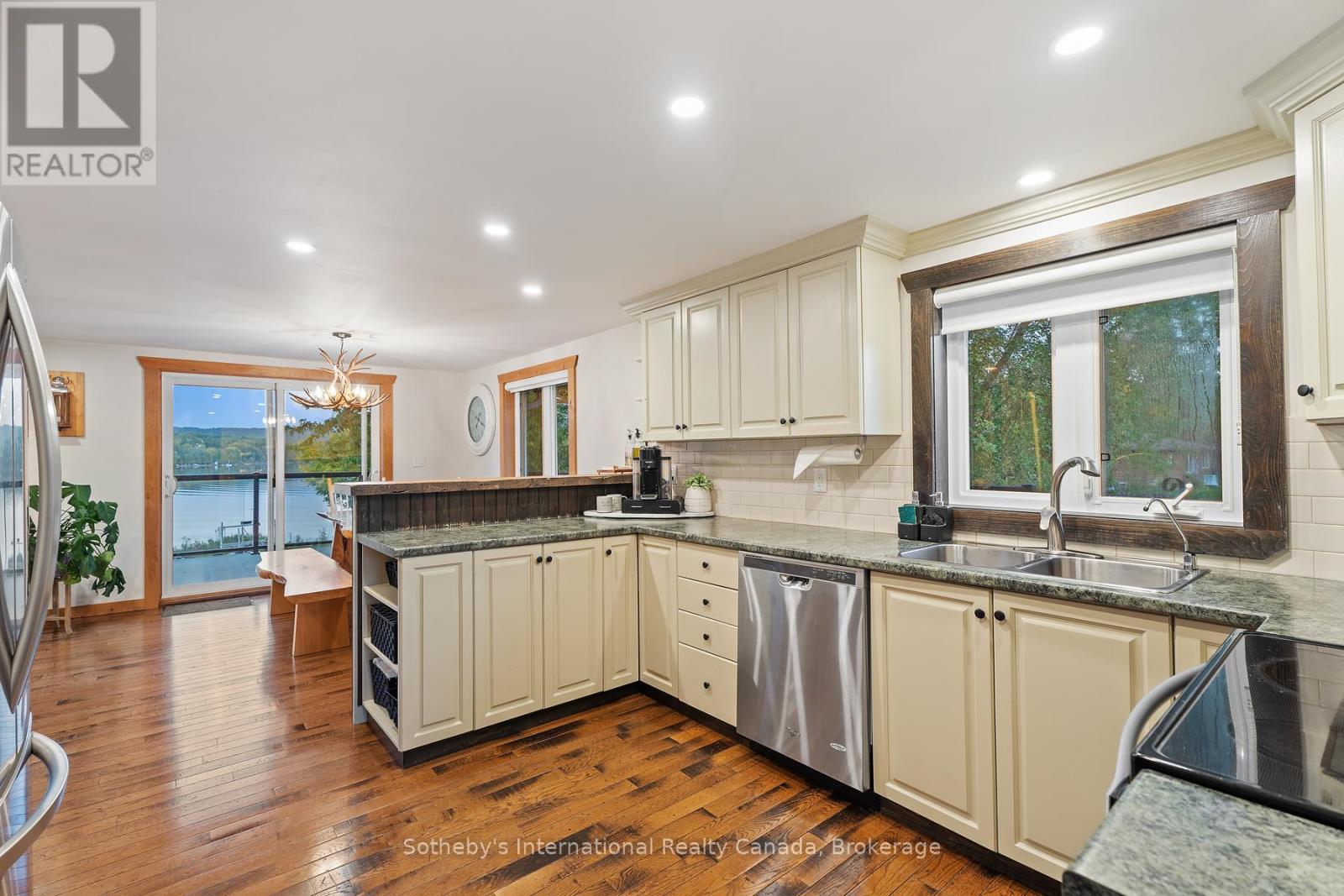 1111 Maplehurst Drive, Lake Of Bays (Franklin), Ontario  P1H 2J6 - Photo 8 - X11917578
