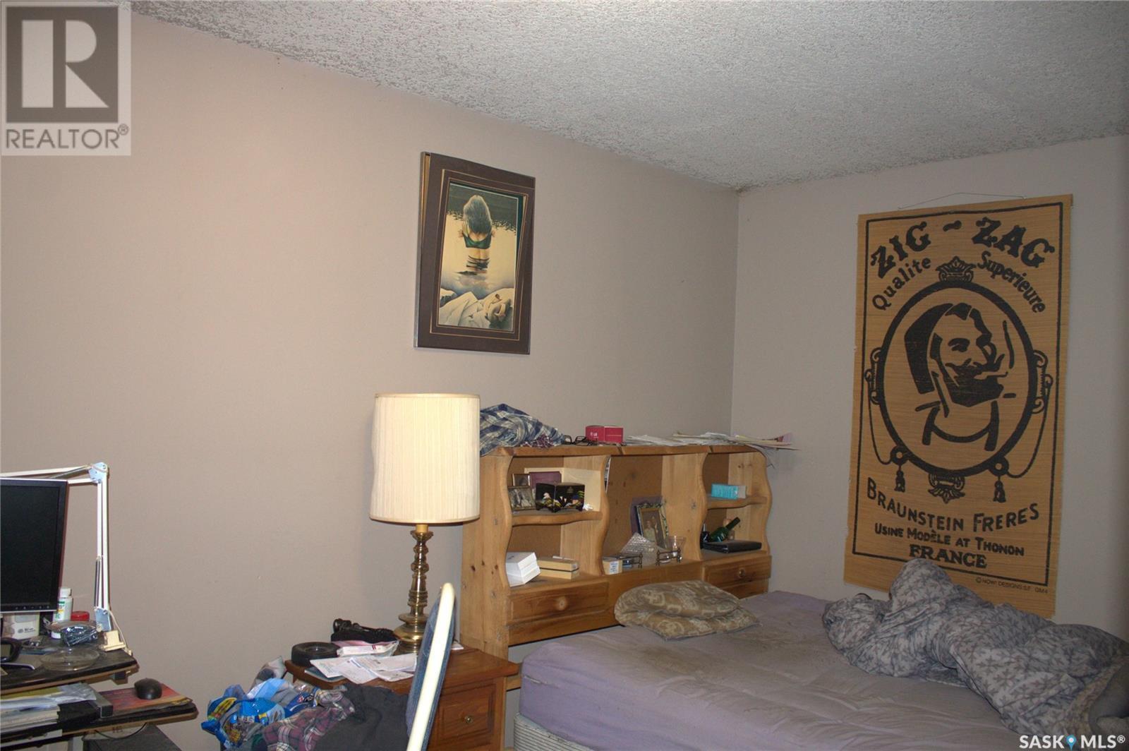 Property at 905 Robinson STREET image 4