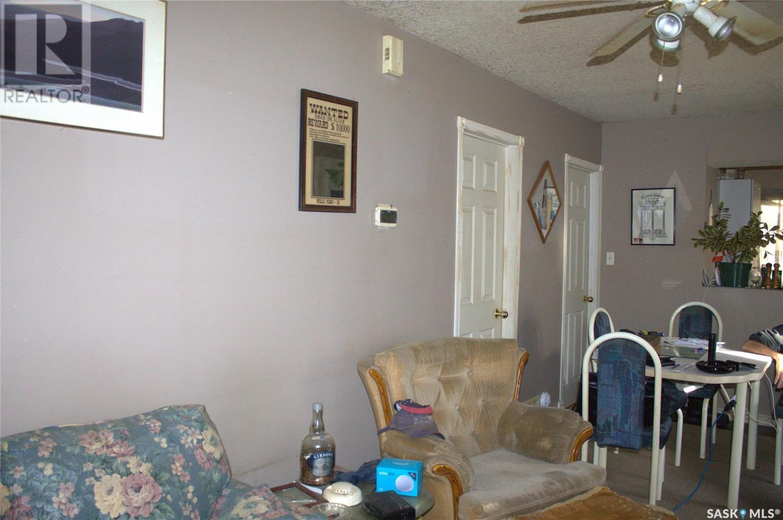 Property at 905 Robinson STREET image 3