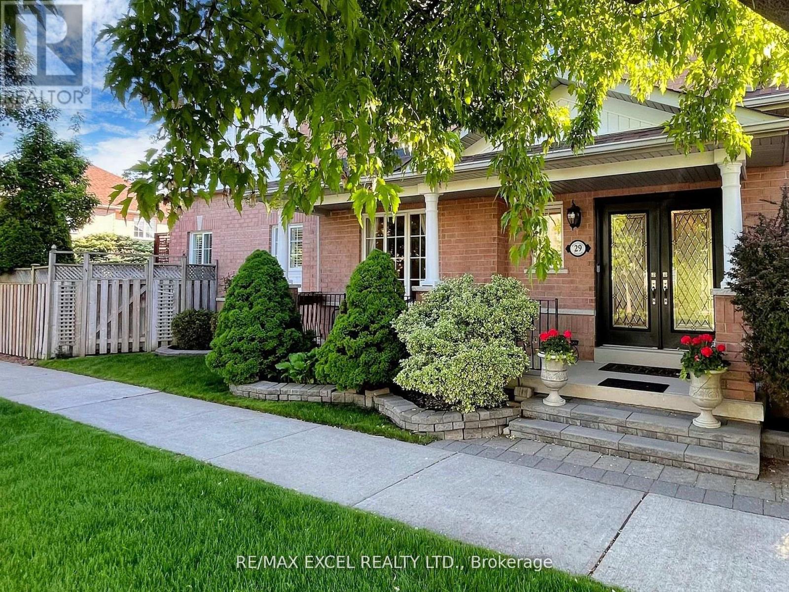 Property at 29 WESTCHESTER CRESCENT image 4