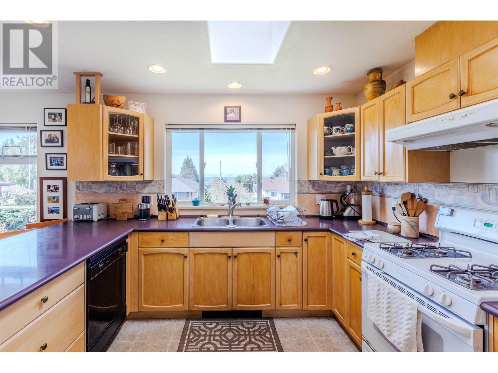 4757 Tamarack Place, Sechelt, British Columbia  V7Z 0E8 - Photo 6 - R2954813