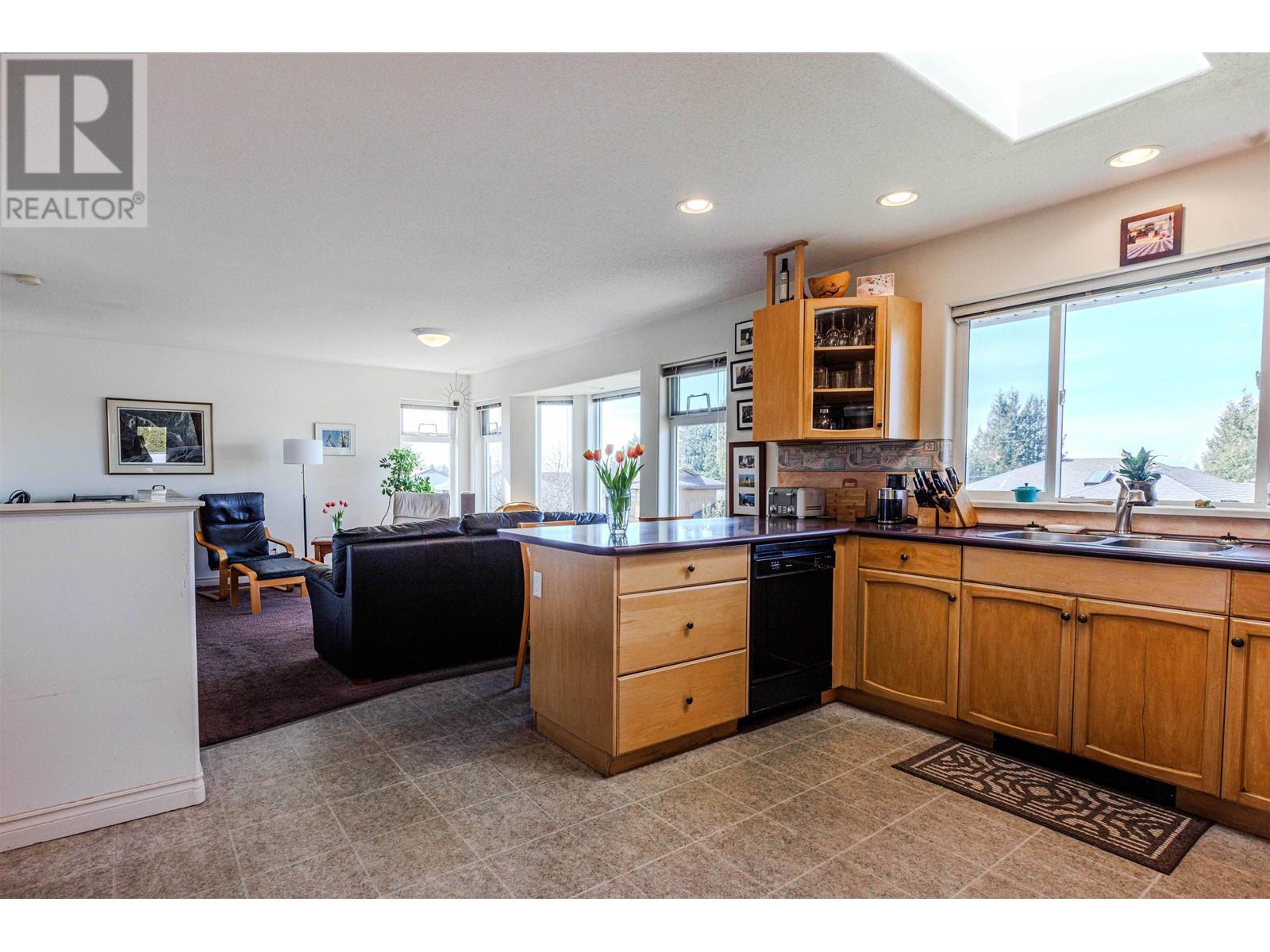4757 Tamarack Place, Sechelt, British Columbia  V7Z 0E8 - Photo 7 - R2954813