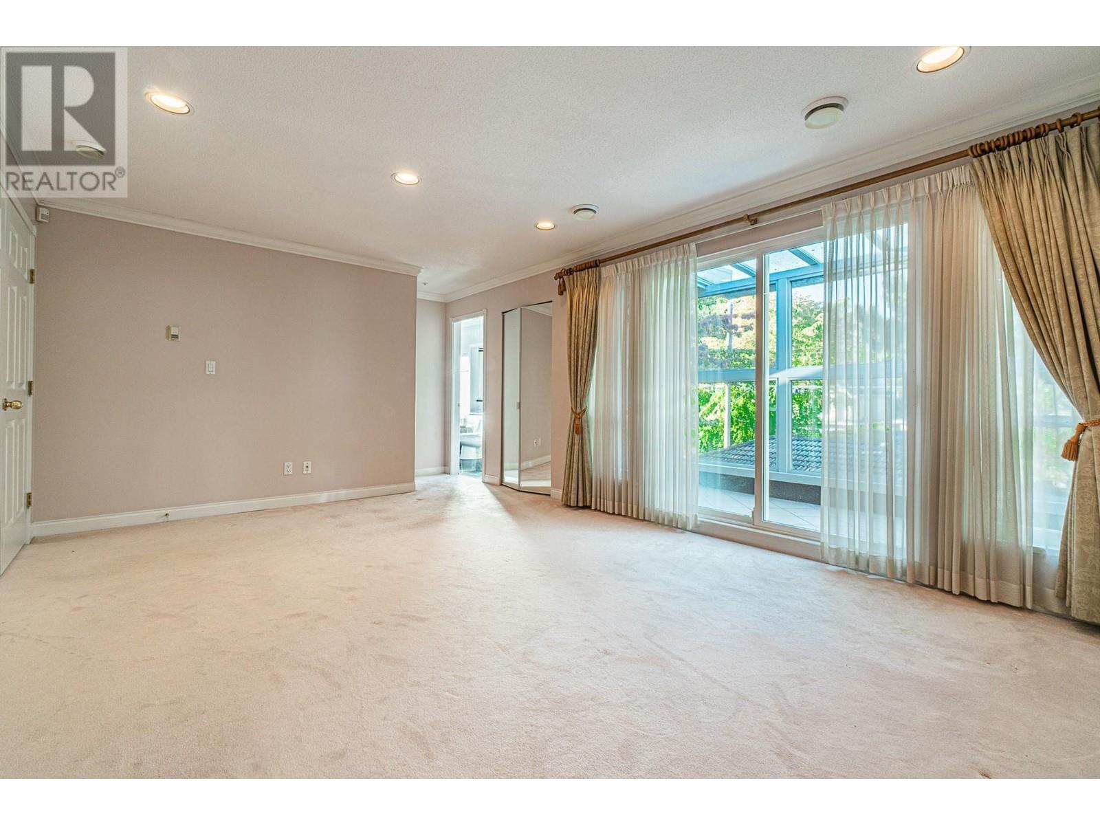 Listing Picture 11 of 26 : 4255 W 15TH AVENUE, Vancouver / 溫哥華 - 魯藝地產 Yvonne Lu Group - MLS Medallion Club Member