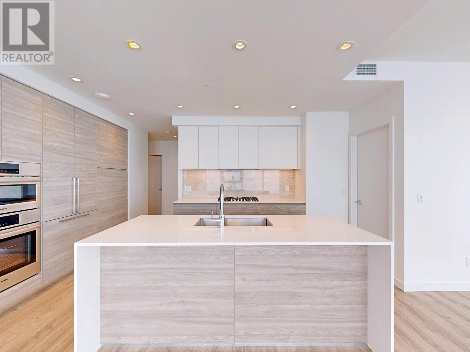 Property at 3507 680 QUAYSIDE DRIVE image 2