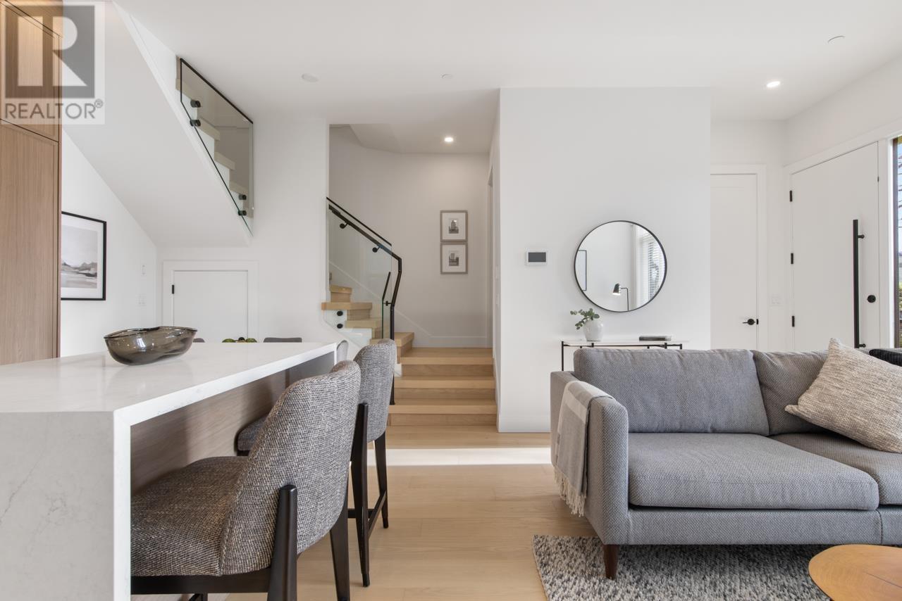 Listing Picture 10 of 26 : 2209 E 7TH AVENUE, Vancouver / 溫哥華 - 魯藝地產 Yvonne Lu Group - MLS Medallion Club Member