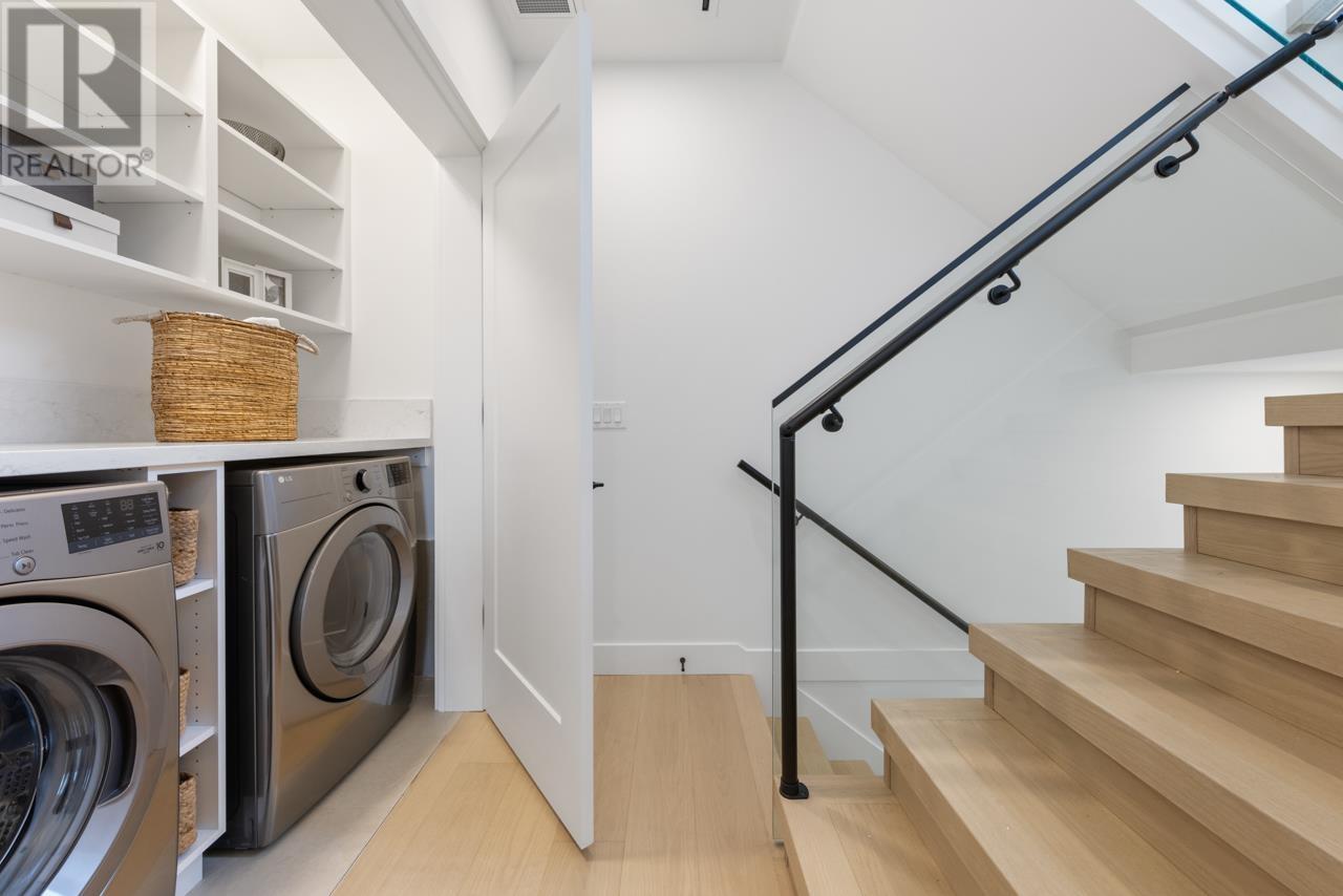 Listing Picture 14 of 26 : 2209 E 7TH AVENUE, Vancouver / 溫哥華 - 魯藝地產 Yvonne Lu Group - MLS Medallion Club Member