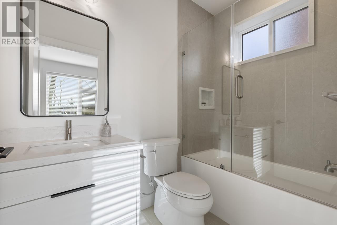 Listing Picture 18 of 26 : 2209 E 7TH AVENUE, Vancouver / 溫哥華 - 魯藝地產 Yvonne Lu Group - MLS Medallion Club Member