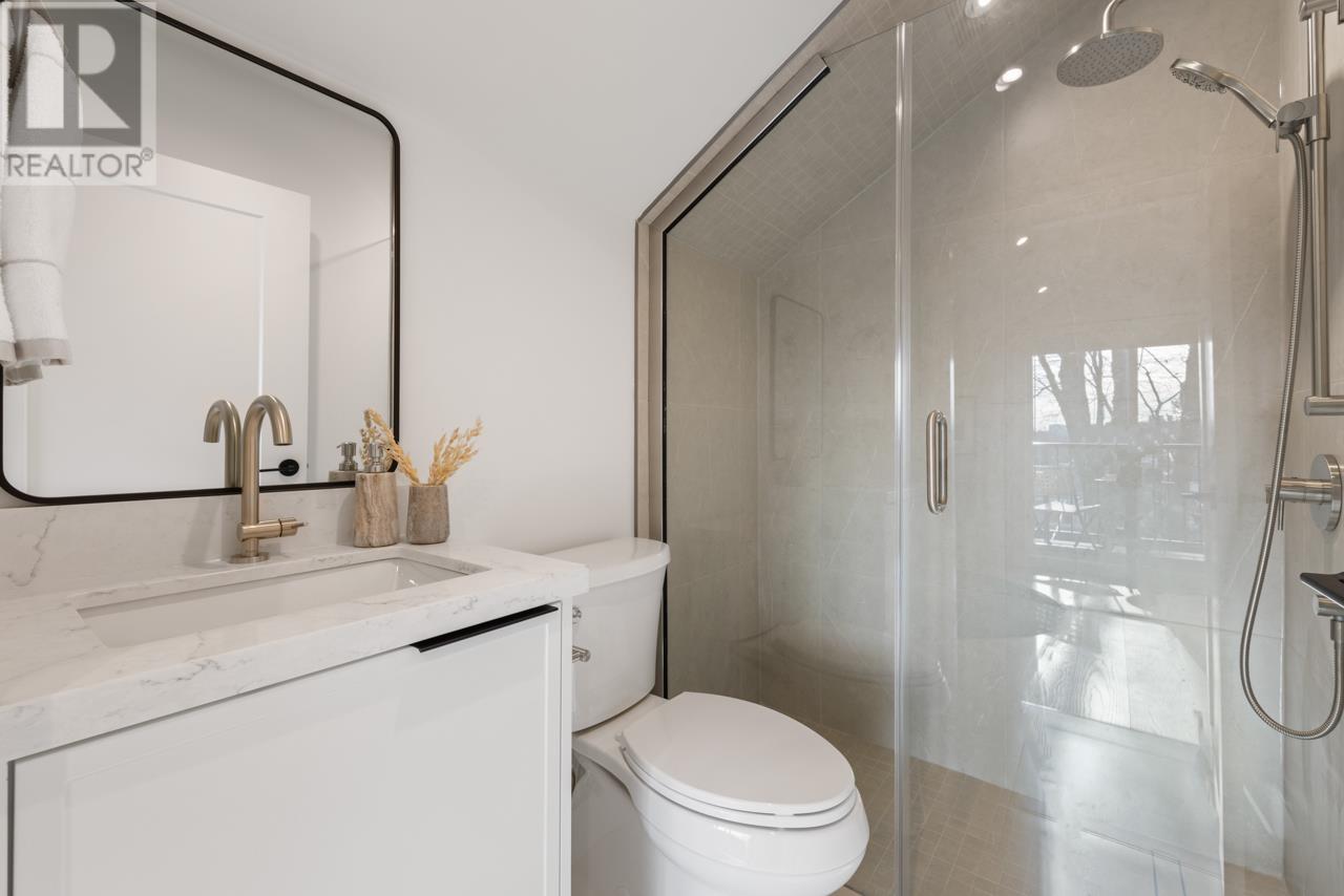 Listing Picture 21 of 26 : 2209 E 7TH AVENUE, Vancouver / 溫哥華 - 魯藝地產 Yvonne Lu Group - MLS Medallion Club Member