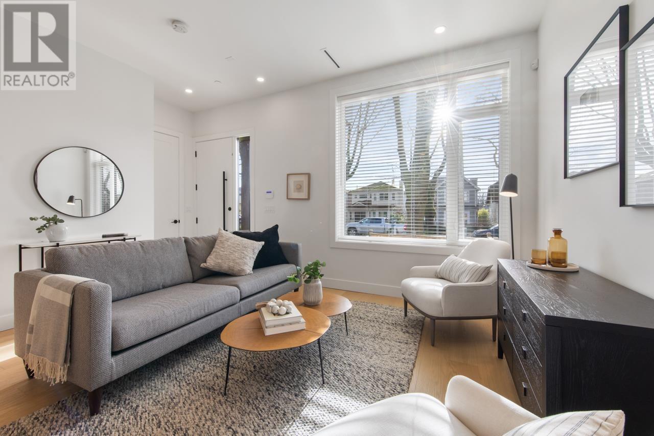 Listing Picture 3 of 26 : 2209 E 7TH AVENUE, Vancouver / 溫哥華 - 魯藝地產 Yvonne Lu Group - MLS Medallion Club Member