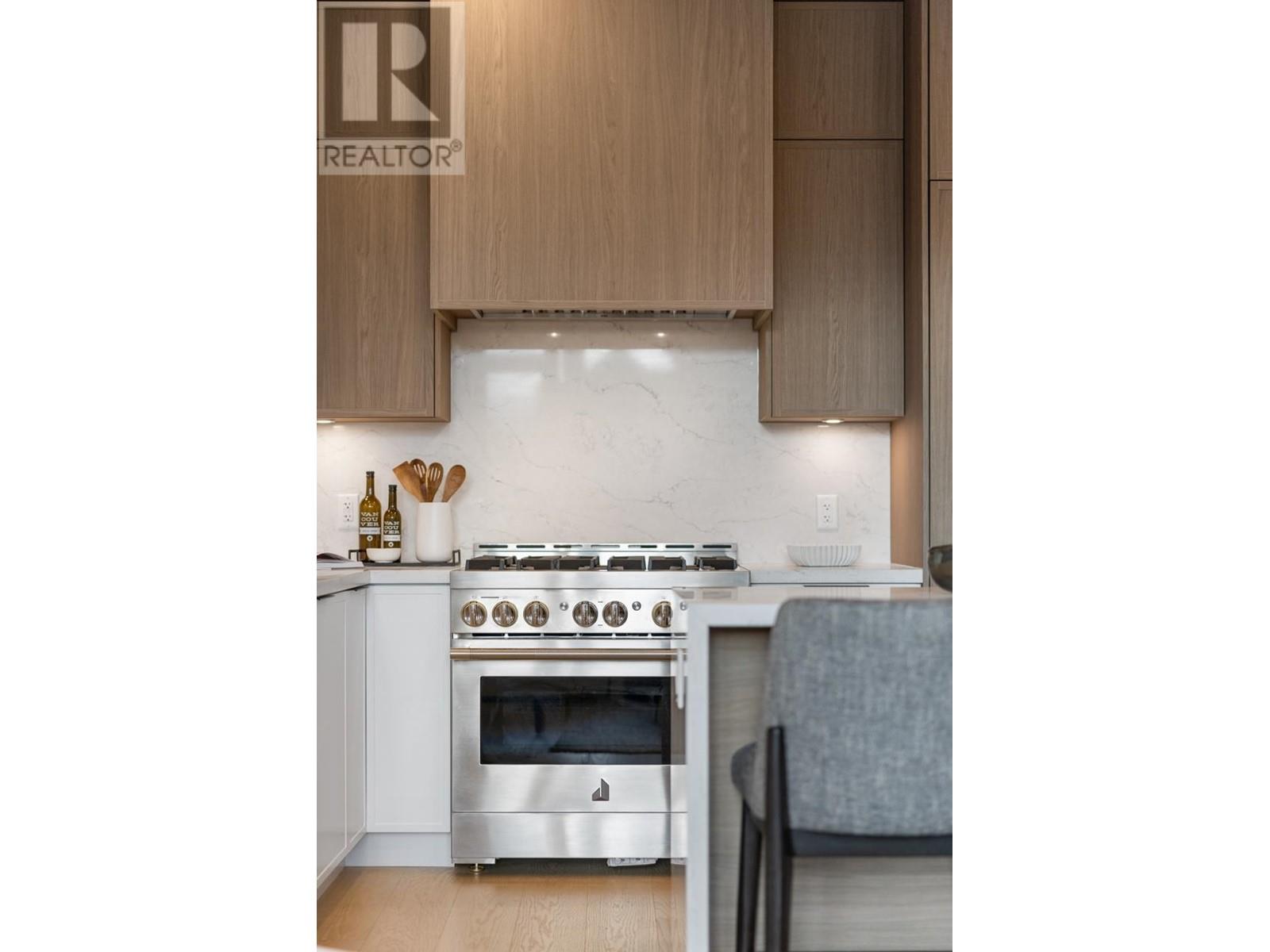 Listing Picture 8 of 26 : 2209 E 7TH AVENUE, Vancouver / 溫哥華 - 魯藝地產 Yvonne Lu Group - MLS Medallion Club Member