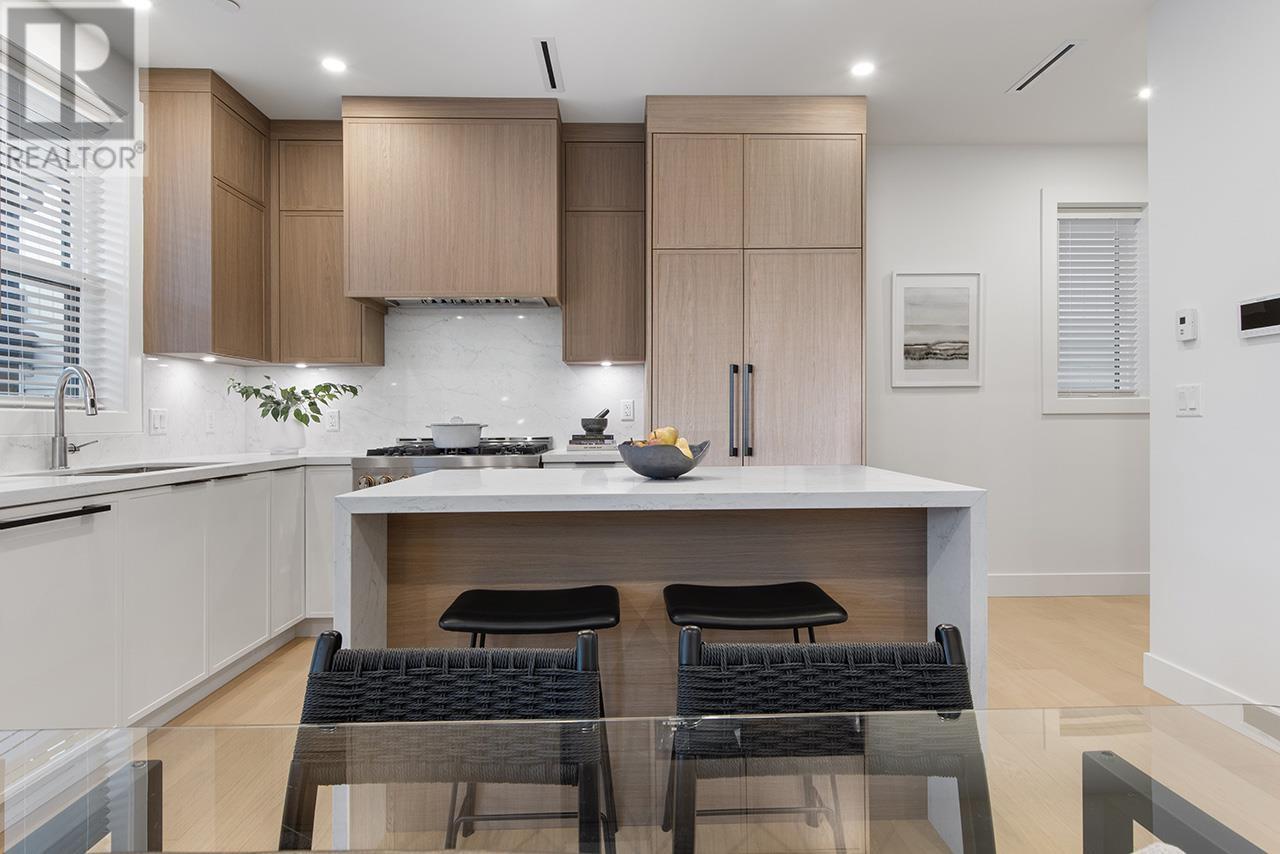 Listing Picture 12 of 34 : 2207 E 7TH AVENUE, Vancouver / 溫哥華 - 魯藝地產 Yvonne Lu Group - MLS Medallion Club Member