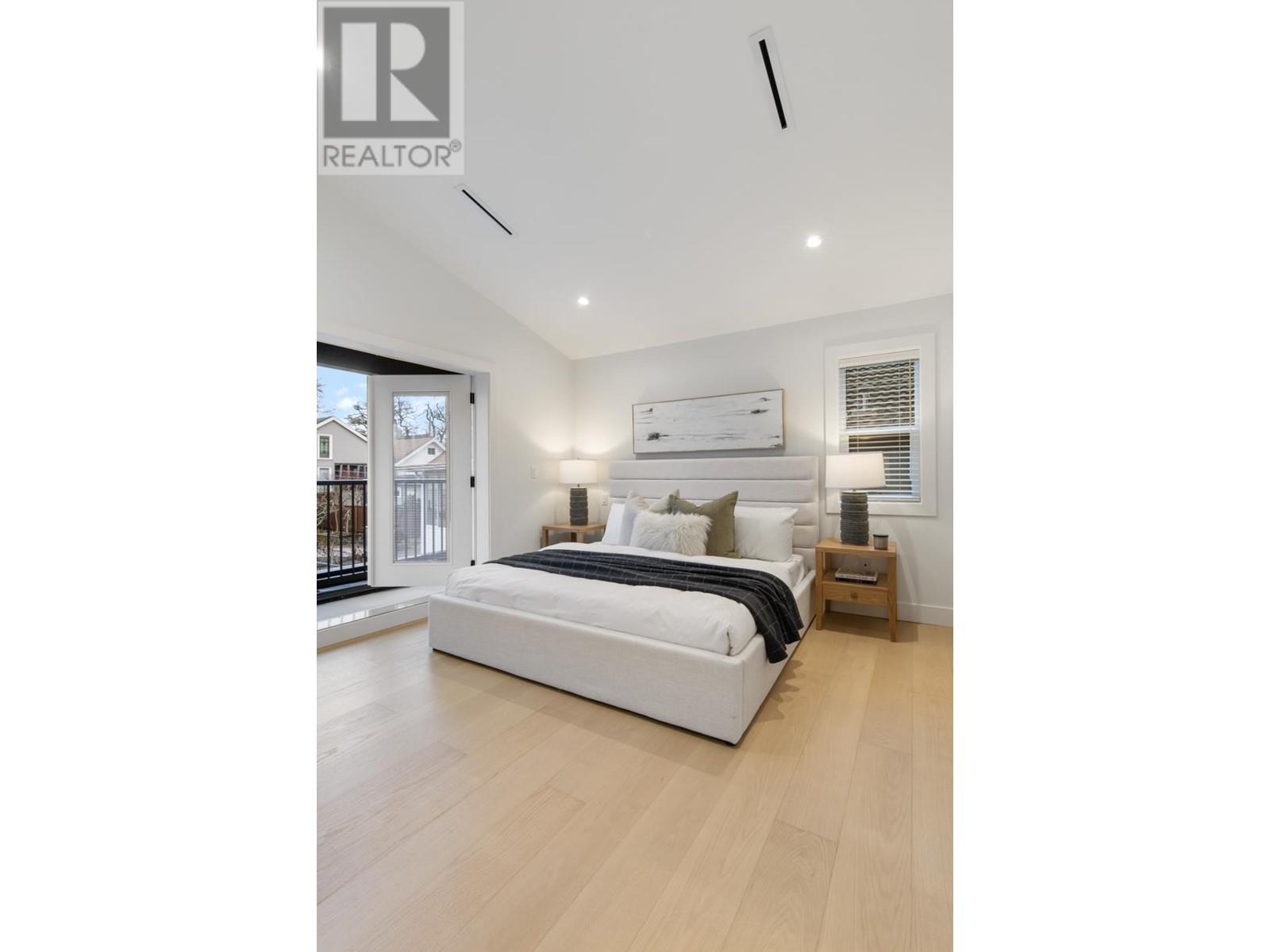 Listing Picture 15 of 34 : 2207 E 7TH AVENUE, Vancouver / 溫哥華 - 魯藝地產 Yvonne Lu Group - MLS Medallion Club Member