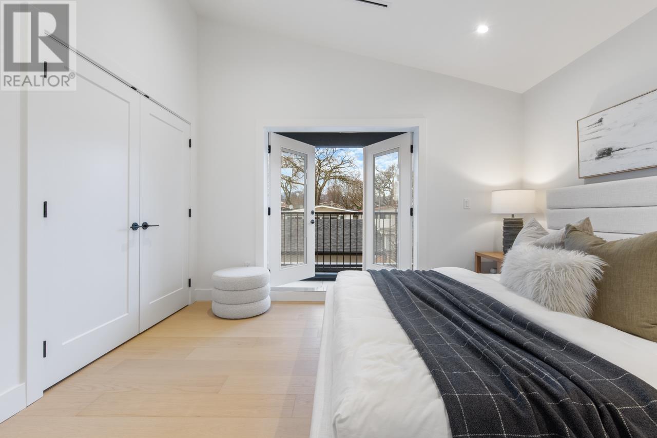 Listing Picture 16 of 34 : 2207 E 7TH AVENUE, Vancouver / 溫哥華 - 魯藝地產 Yvonne Lu Group - MLS Medallion Club Member