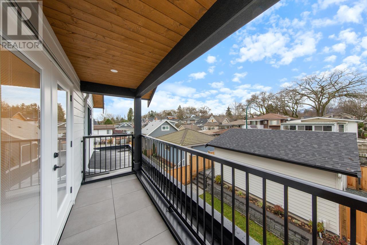 Listing Picture 17 of 34 : 2207 E 7TH AVENUE, Vancouver / 溫哥華 - 魯藝地產 Yvonne Lu Group - MLS Medallion Club Member