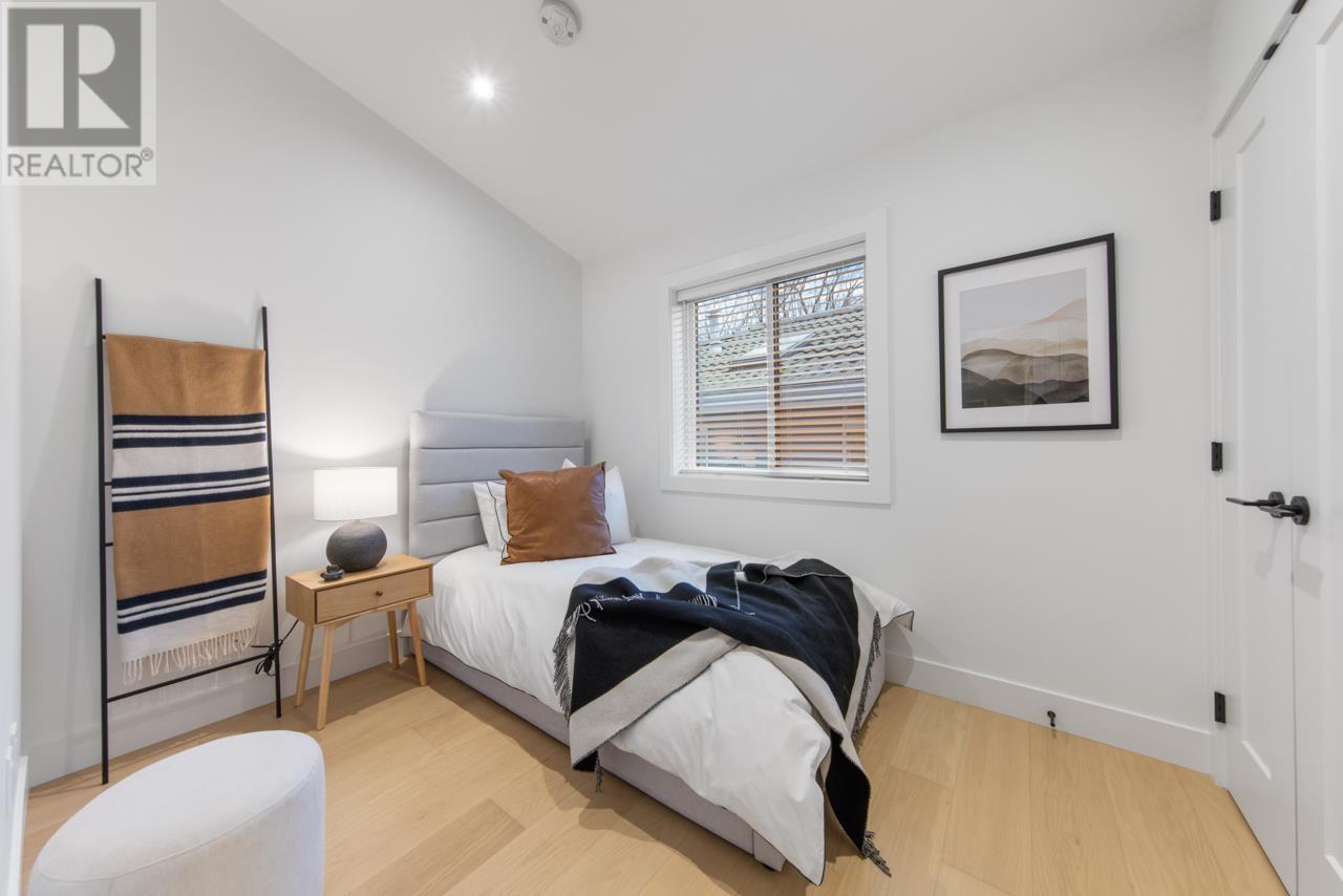 Listing Picture 19 of 34 : 2207 E 7TH AVENUE, Vancouver / 溫哥華 - 魯藝地產 Yvonne Lu Group - MLS Medallion Club Member