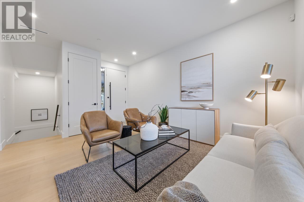 Listing Picture 2 of 34 : 2207 E 7TH AVENUE, Vancouver / 溫哥華 - 魯藝地產 Yvonne Lu Group - MLS Medallion Club Member