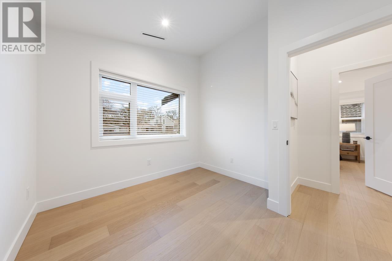 Listing Picture 20 of 34 : 2207 E 7TH AVENUE, Vancouver / 溫哥華 - 魯藝地產 Yvonne Lu Group - MLS Medallion Club Member