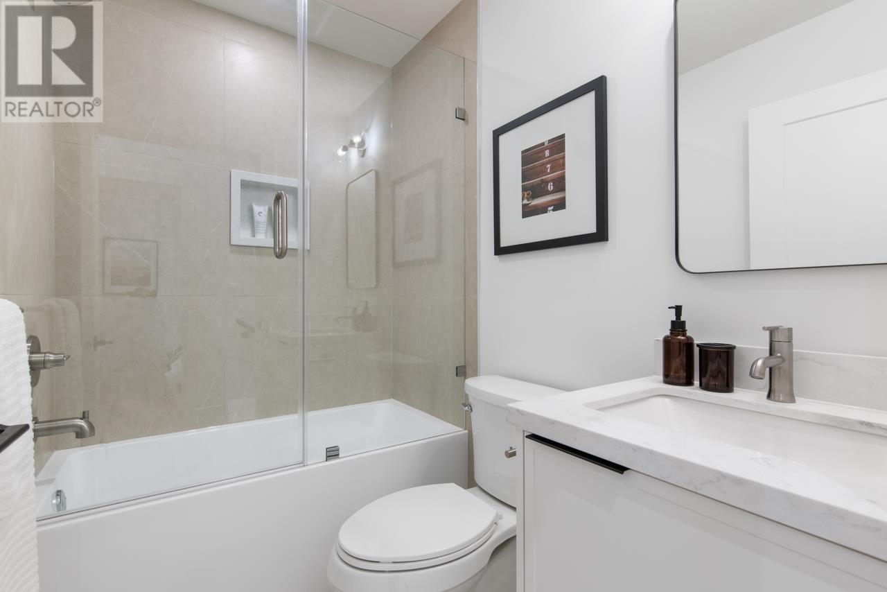 Listing Picture 21 of 34 : 2207 E 7TH AVENUE, Vancouver / 溫哥華 - 魯藝地產 Yvonne Lu Group - MLS Medallion Club Member