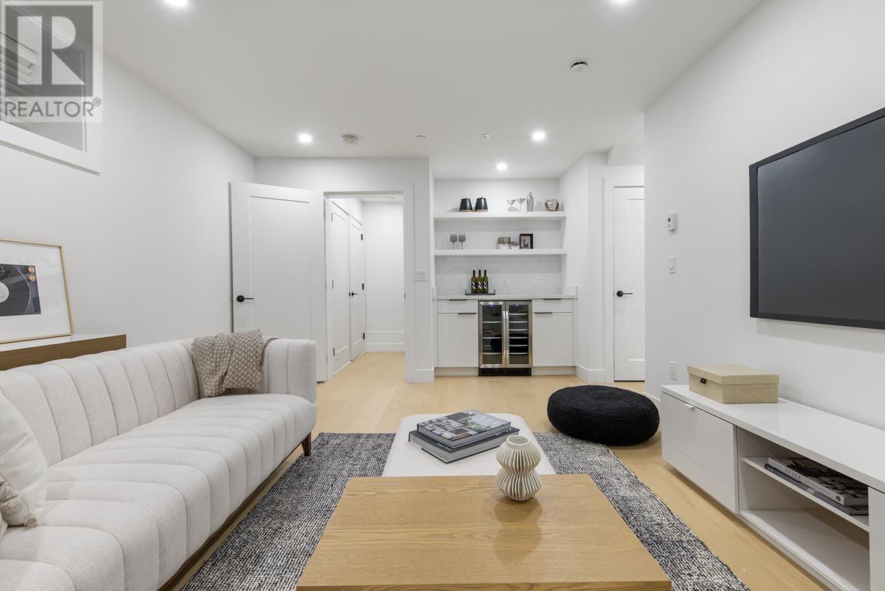 Listing Picture 22 of 34 : 2207 E 7TH AVENUE, Vancouver / 溫哥華 - 魯藝地產 Yvonne Lu Group - MLS Medallion Club Member