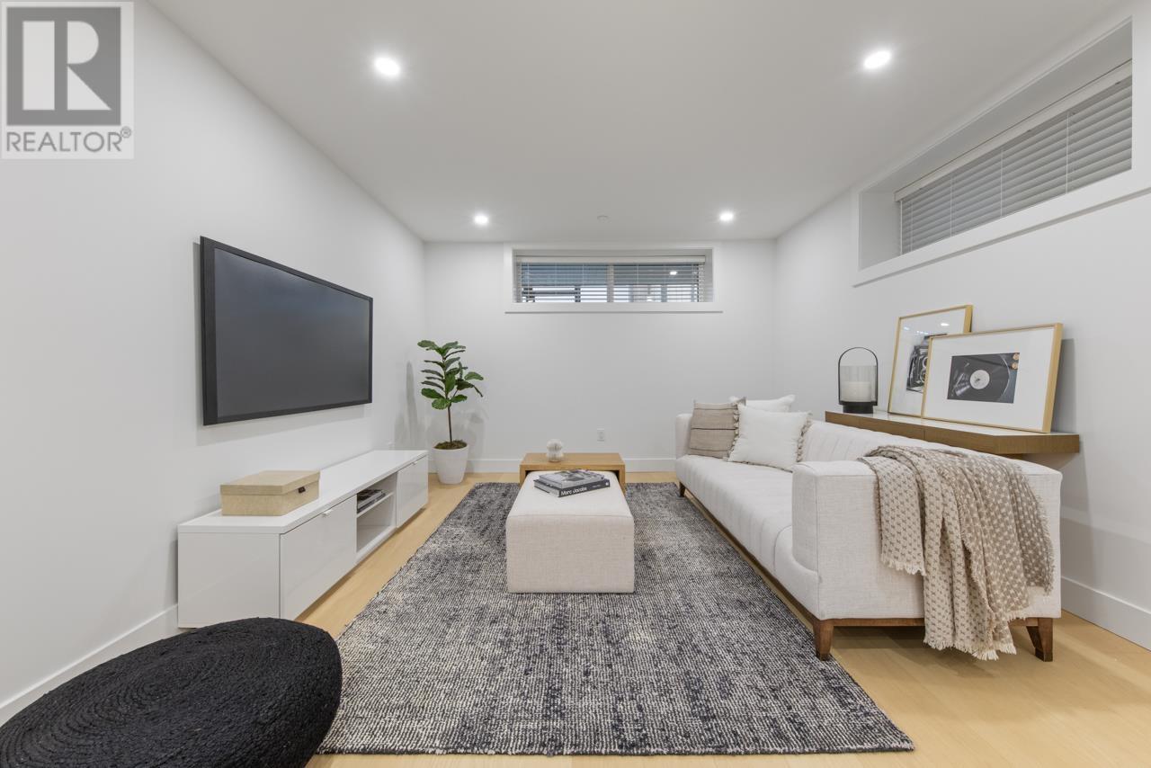 Listing Picture 23 of 34 : 2207 E 7TH AVENUE, Vancouver / 溫哥華 - 魯藝地產 Yvonne Lu Group - MLS Medallion Club Member