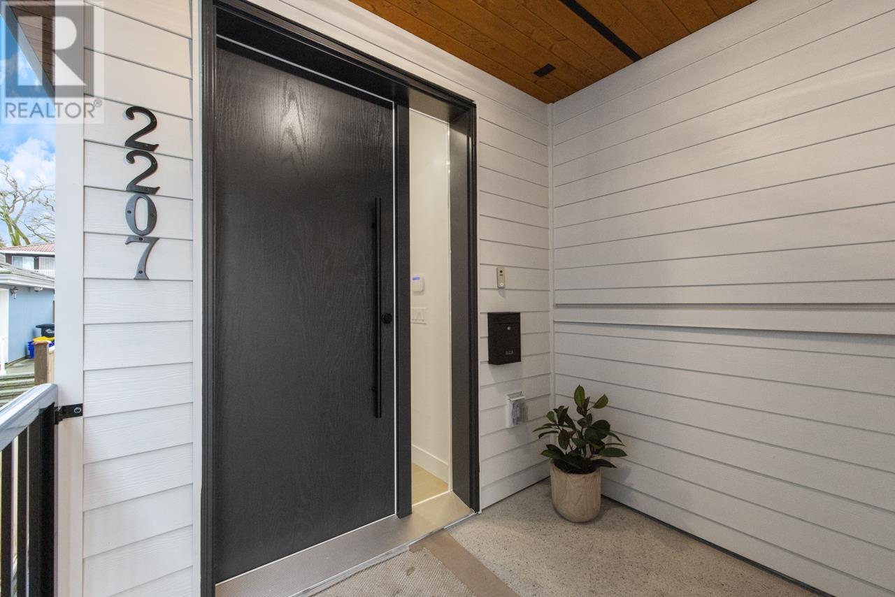 Listing Picture 26 of 34 : 2207 E 7TH AVENUE, Vancouver / 溫哥華 - 魯藝地產 Yvonne Lu Group - MLS Medallion Club Member